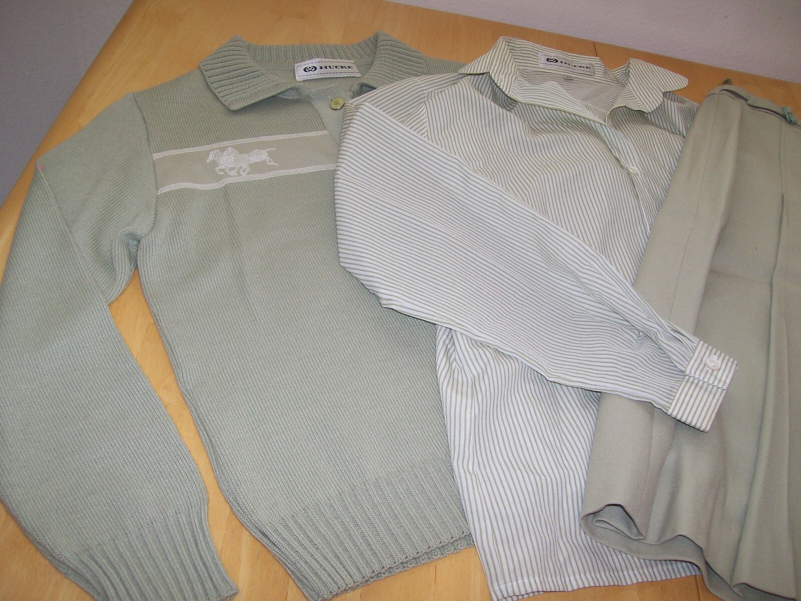 True Vintage 1970’s HUCKE 3 Piece Skirt Top & Sweater Set Women’s Small or 6