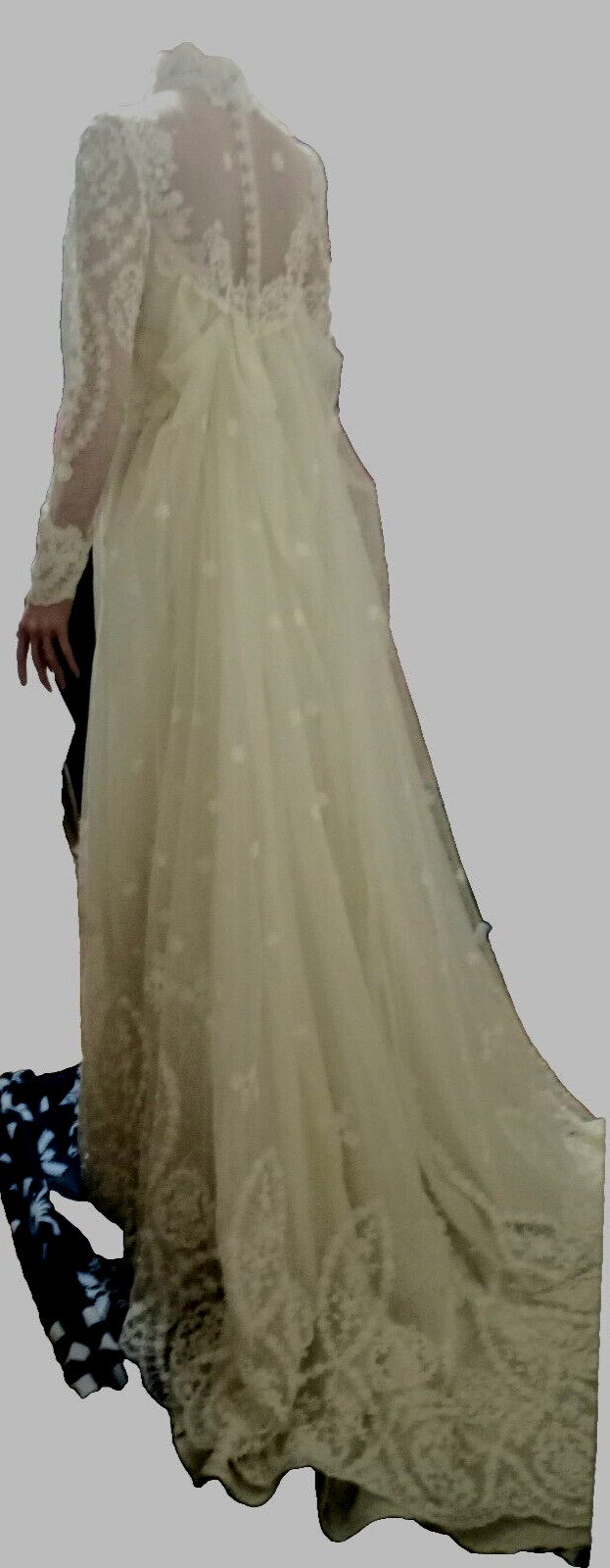 VINTAGE 60’s FRENCH CHANTILLY LACE HANDMADE BEIGE CLASSIC WEDDING DRESS SIZE 4