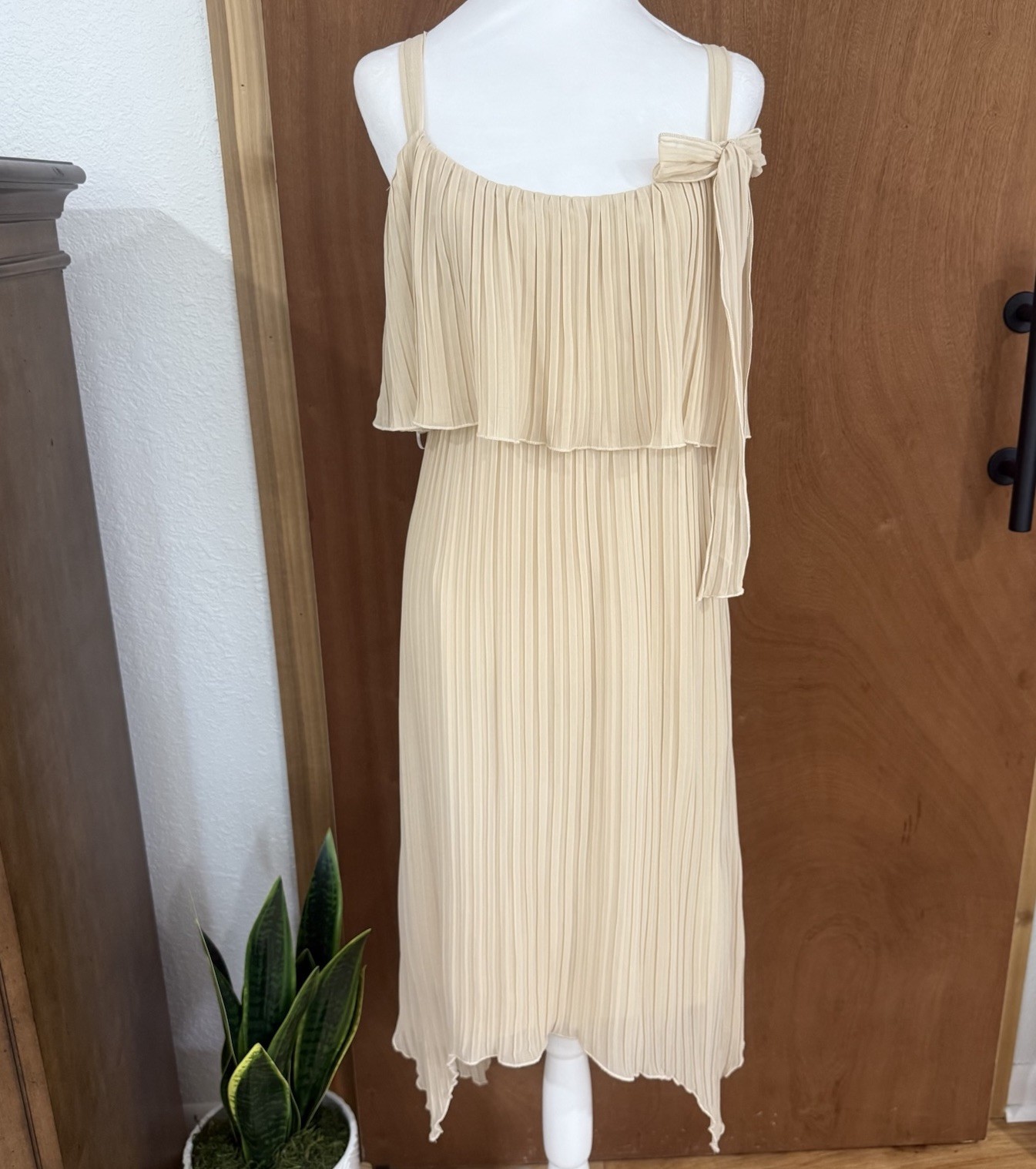 Vintage Nude Accordion-Pleated Chiffon Dress Sz 8 Wedding Guest Minimalist Chic