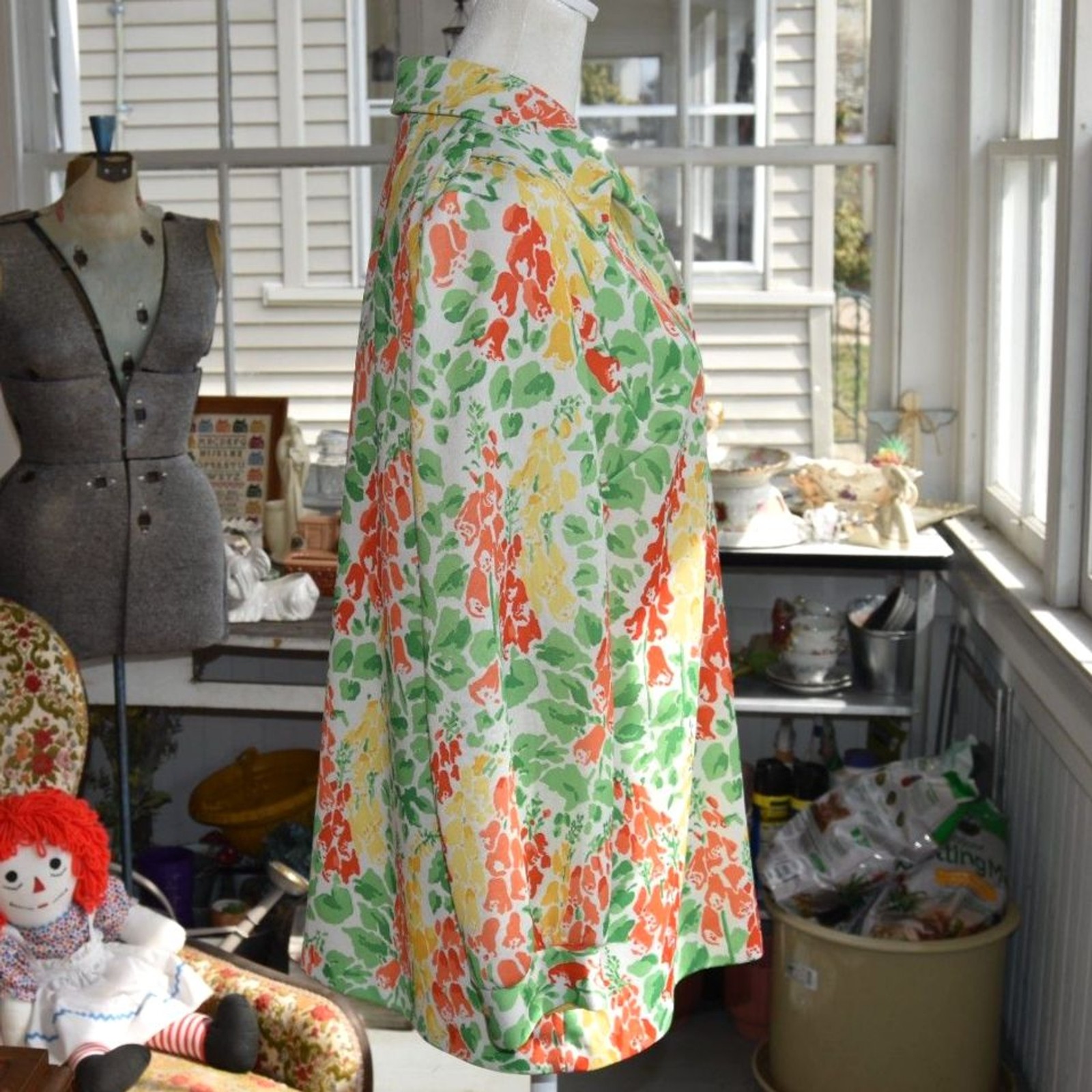 Vintage Mynette Floral Blouse 1960s Mod Orange Green Button Front Top L