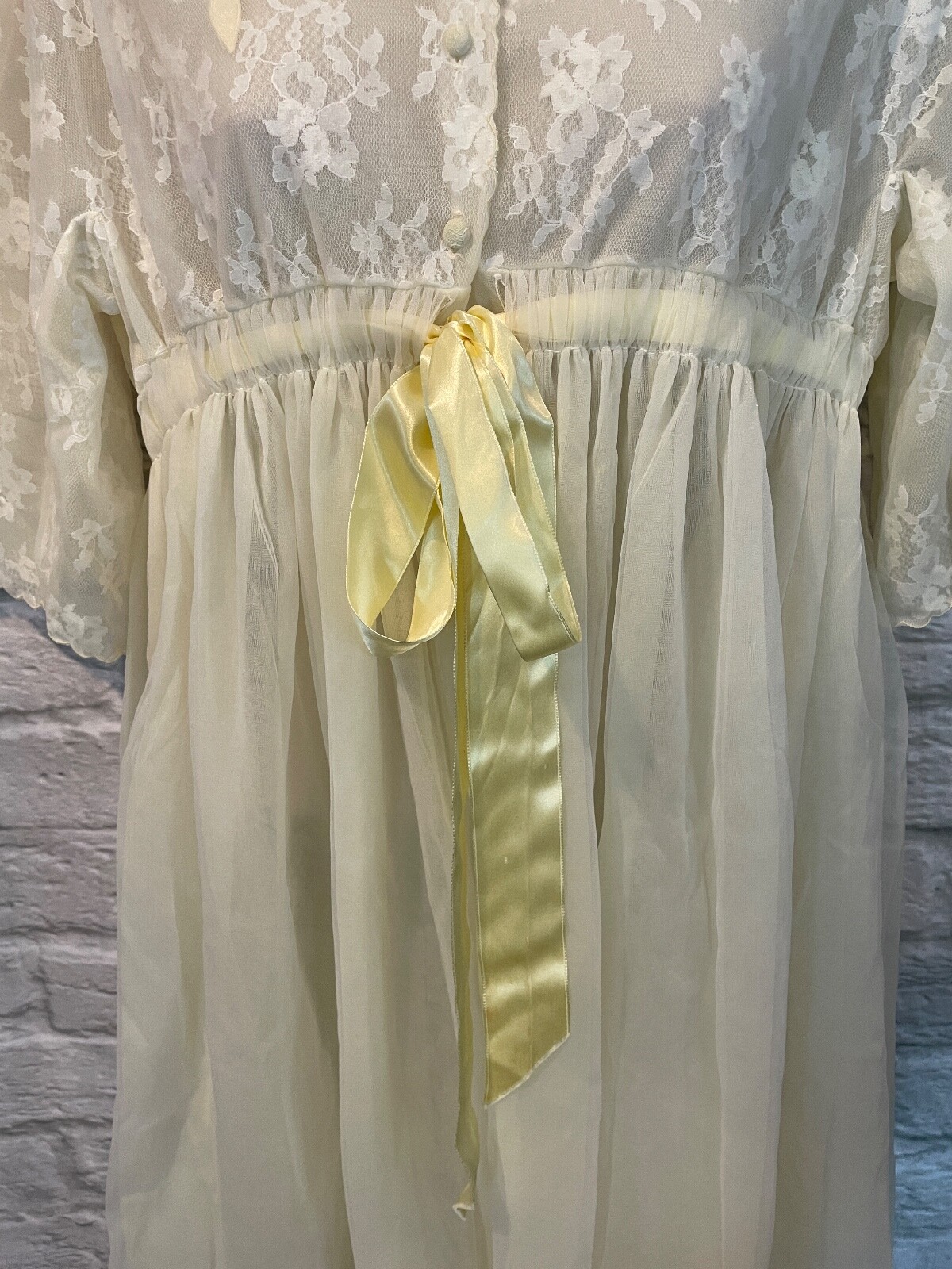 Vintage Eyeful by The Flaums Lord &Taylor Yellow Chiffon Lace Robe Peignor Sz M