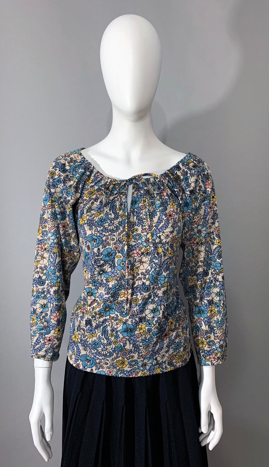 1970s Women’s „The House of Nu Mode” Floral Print Drawstring Top