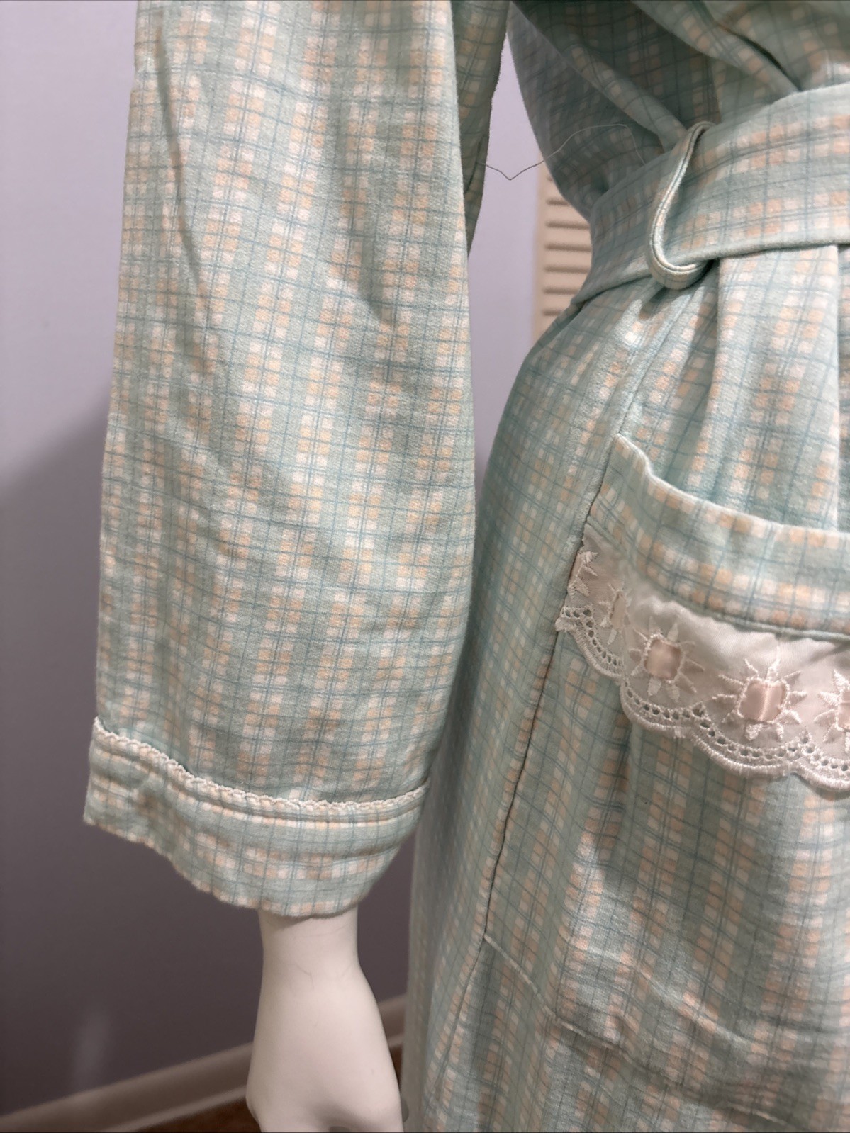VTG Blue Tan Plaid Robe Collar Pockets Belt Eyelet Trim Miss Elaine Sz L