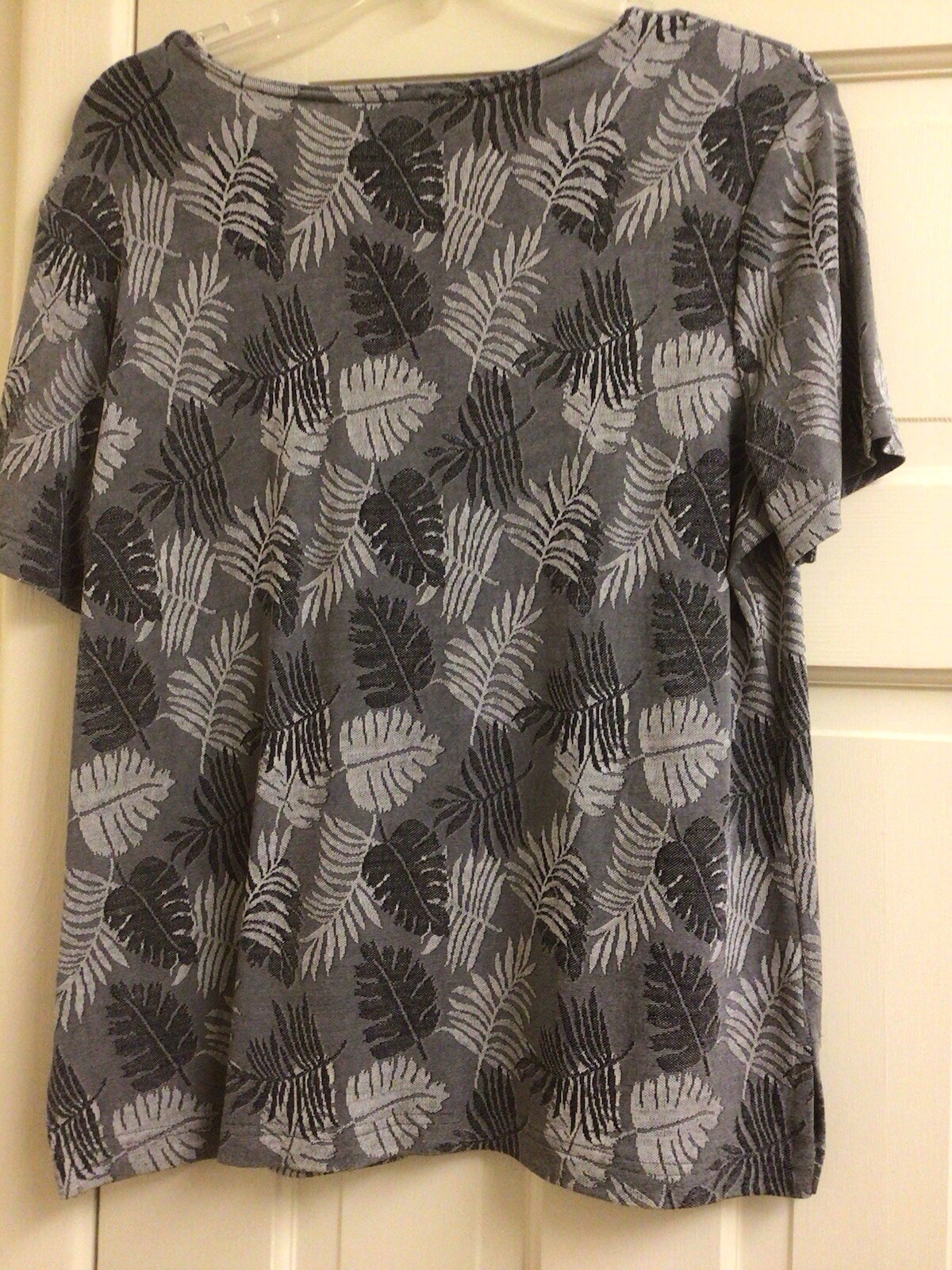 N Touch Small Stretch Top Shell Silver Gray Black Floral Leaves USA Made Vtg NWT