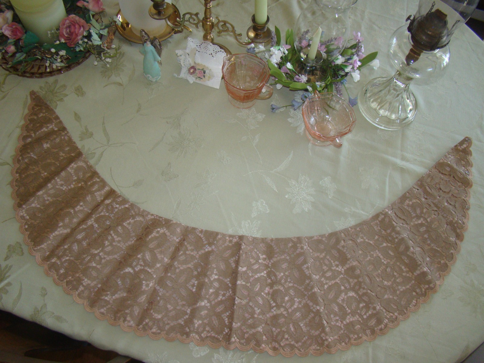 RARE MID CENTURY CUSTOM DETACHABLE CAFE AU LAIT FABRIC LACE COLLAR STOLE CAPE