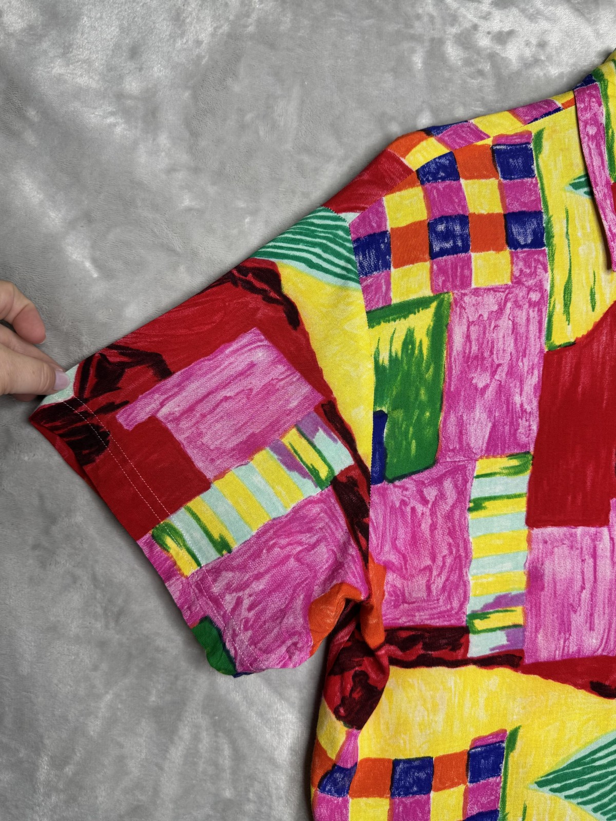 Vintage Tess Shirt Womens Small Multicolor Abstract Rayon Button Up Short Sleeve