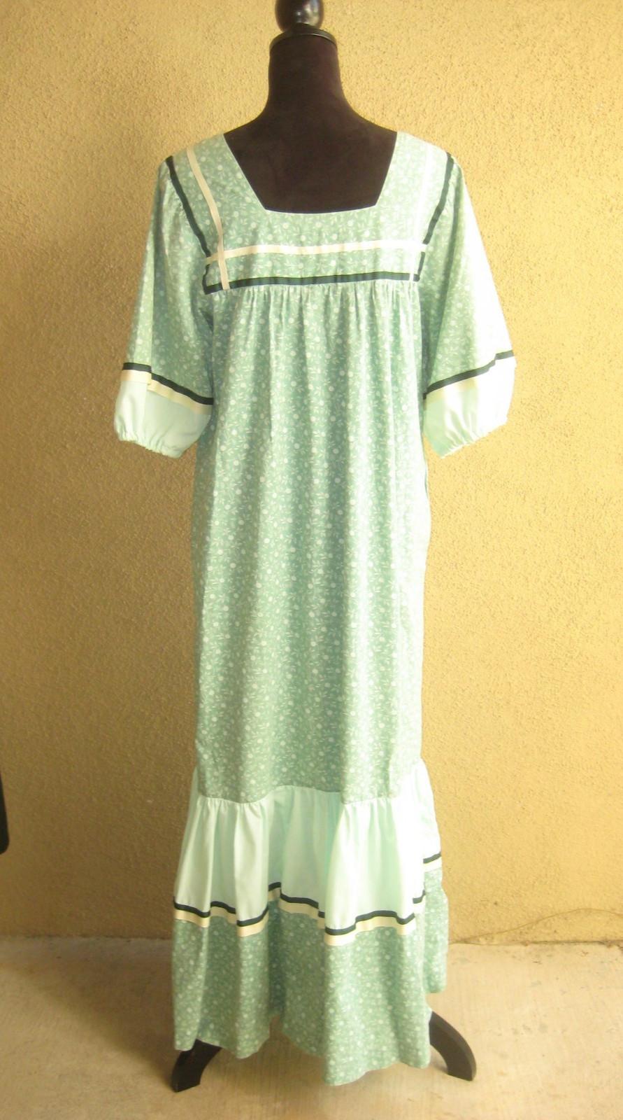 Vintage Hilda Hawaii sage floral ruffle hem puff sleeves muumuu long dress M
