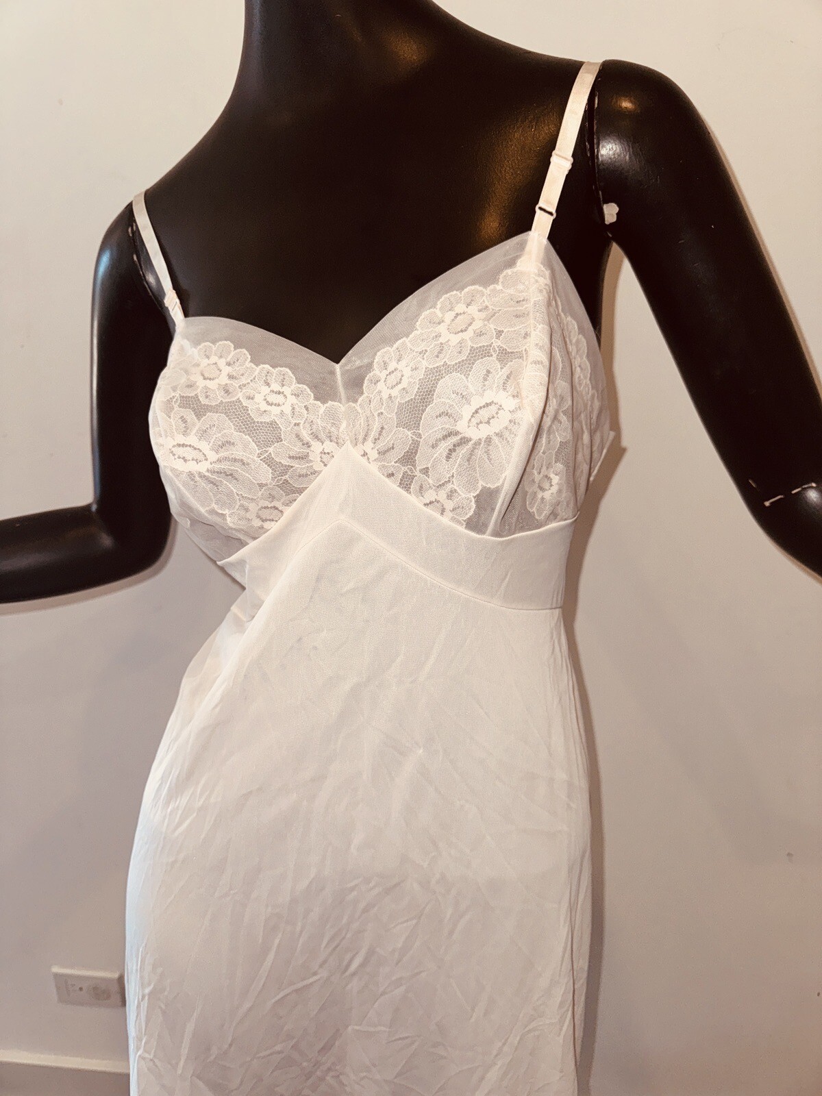 Vintage Sz 34 L Vanity Fair Pale Blush Pink Nylon Lace Slip Excellent Condition