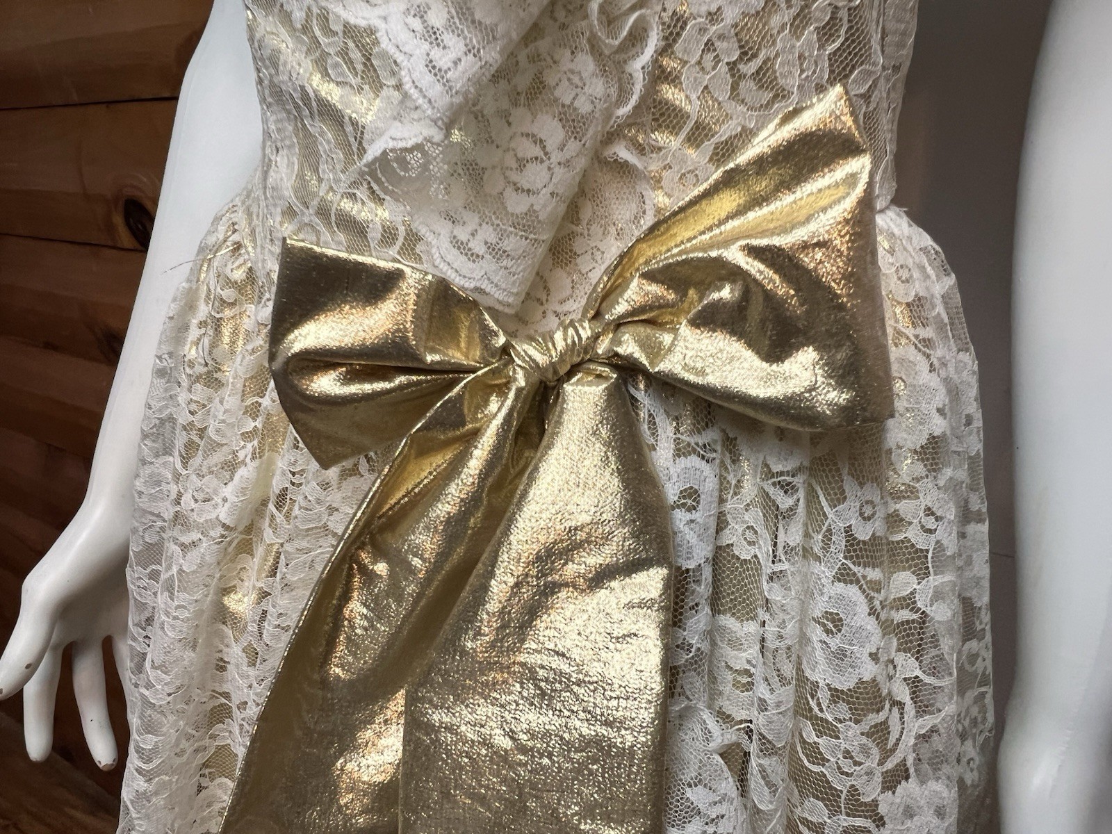 Loralie Gown White Lace Gold Bow Vintage Strapless Prom Dress Woman’s 7/8