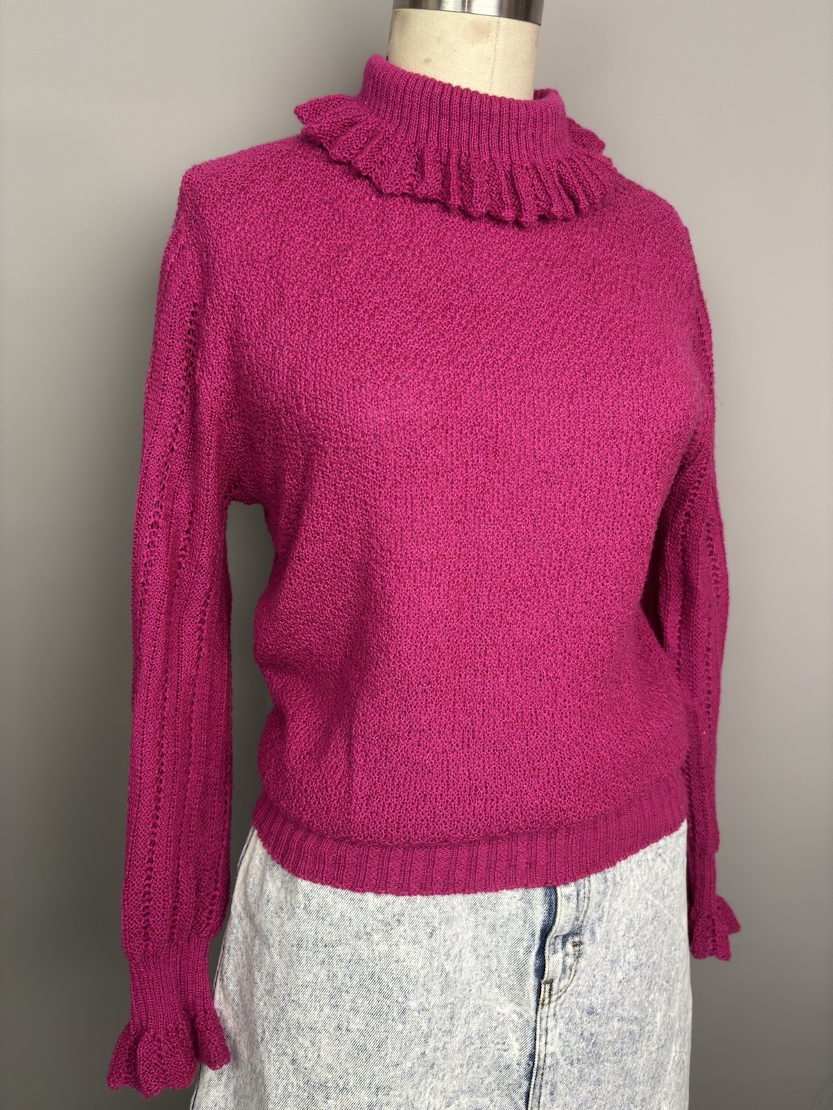 Vintage Magenta Pink Ruffle Collar Textured 70s 80s Sweater Top