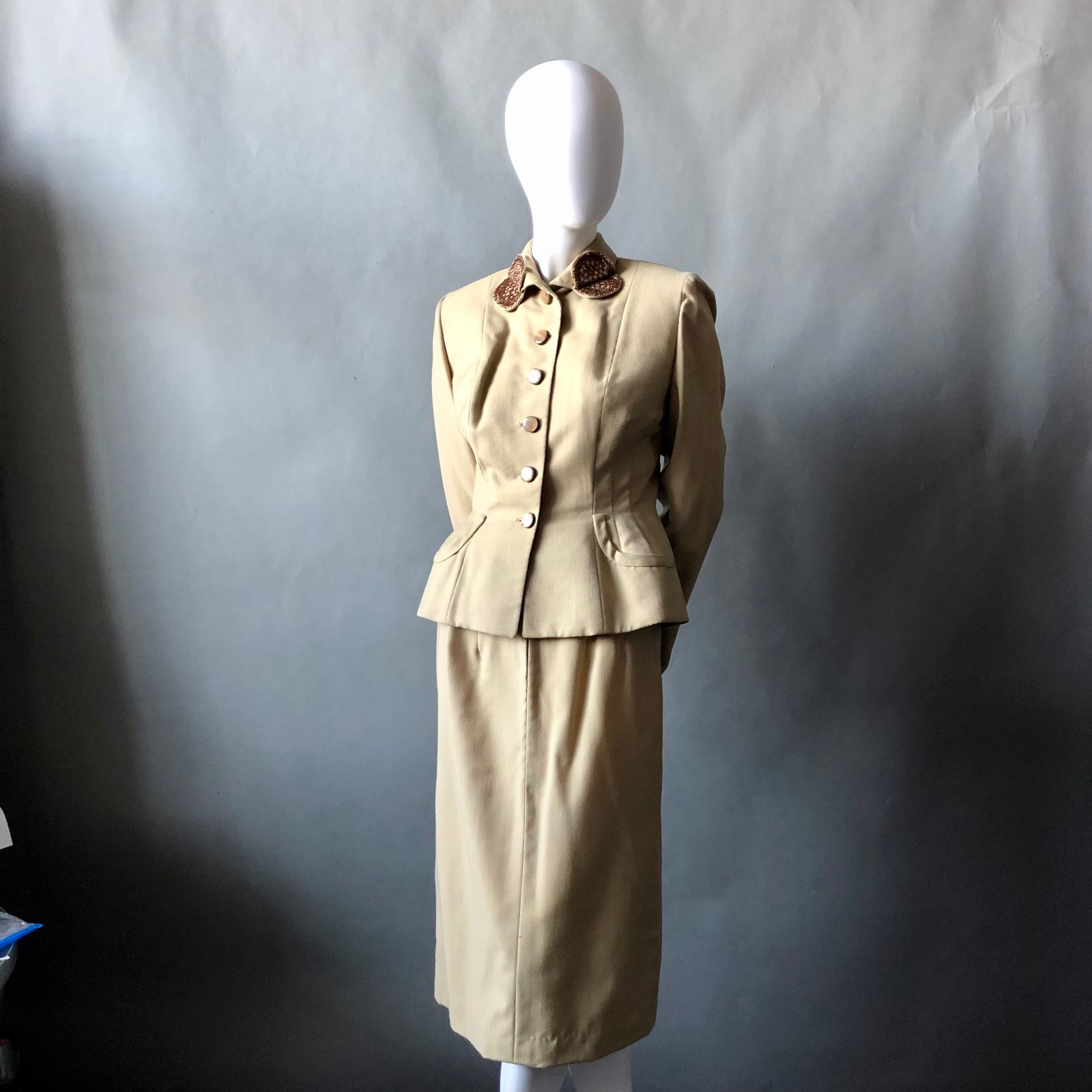 Vintage 1940s Courtshire Fashion Wool 2pc Suit Khaki Tailored Maisel WW2 Era S M