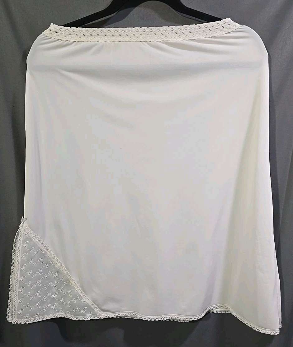 Half Slip Supple Sofr Vintage Nylon Lacy Lace Waistband 26″-32″ Length 25″