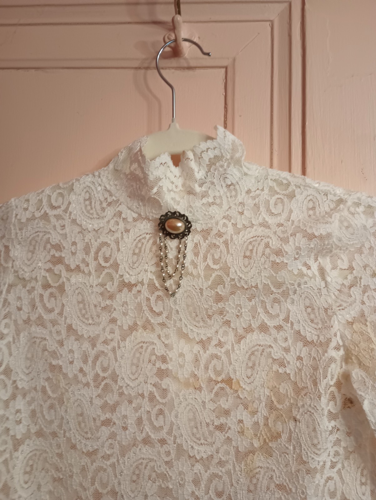 FASHION N Y ll VICTORIAN-EDWARDIAN White Lace Blouse Top SIZE M With Brooch