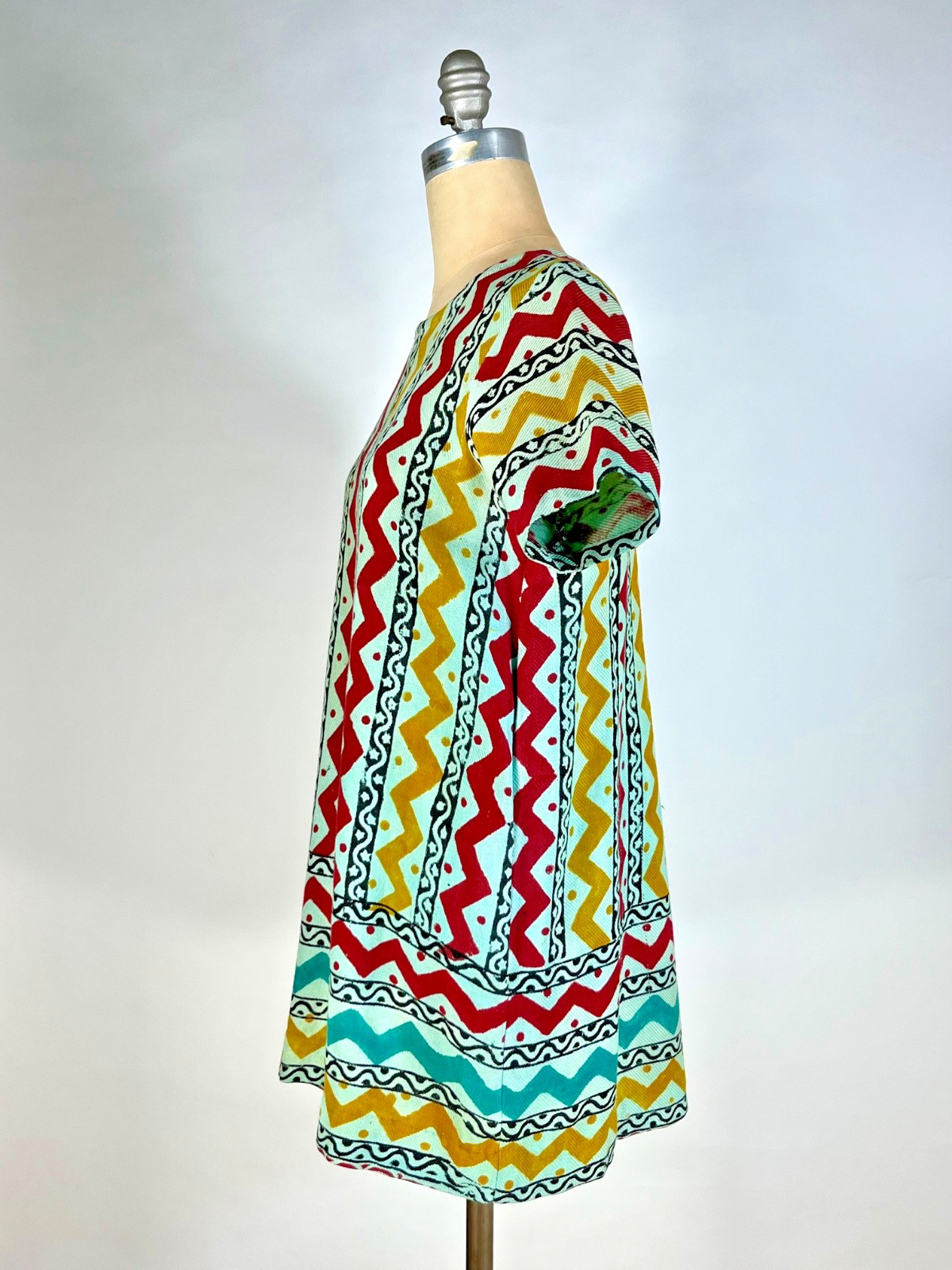 Vintage 1960’s TRUE HIPPIE cotton graphic print green shift mini dress India S/M