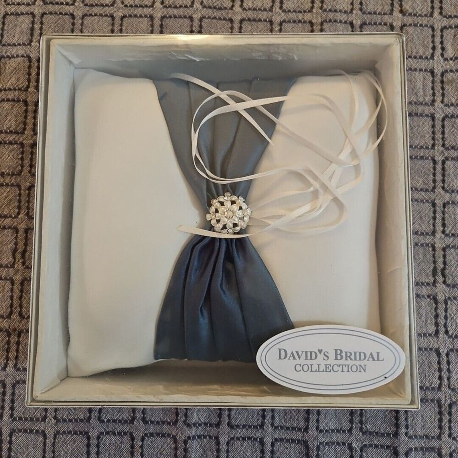 David’s Bridal Collection Ring Cushion Wedding blue white 6.5×6.5 in