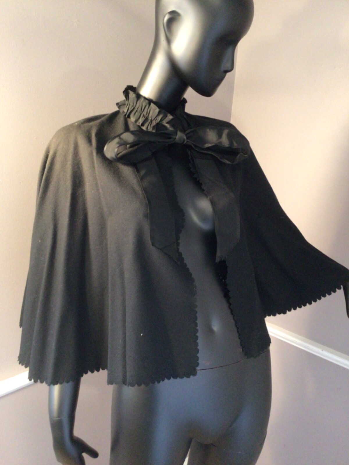 Authentic Vintage Victorian Black Wool Caplet Ruffled Collar & Ribbon Tie (E-32)