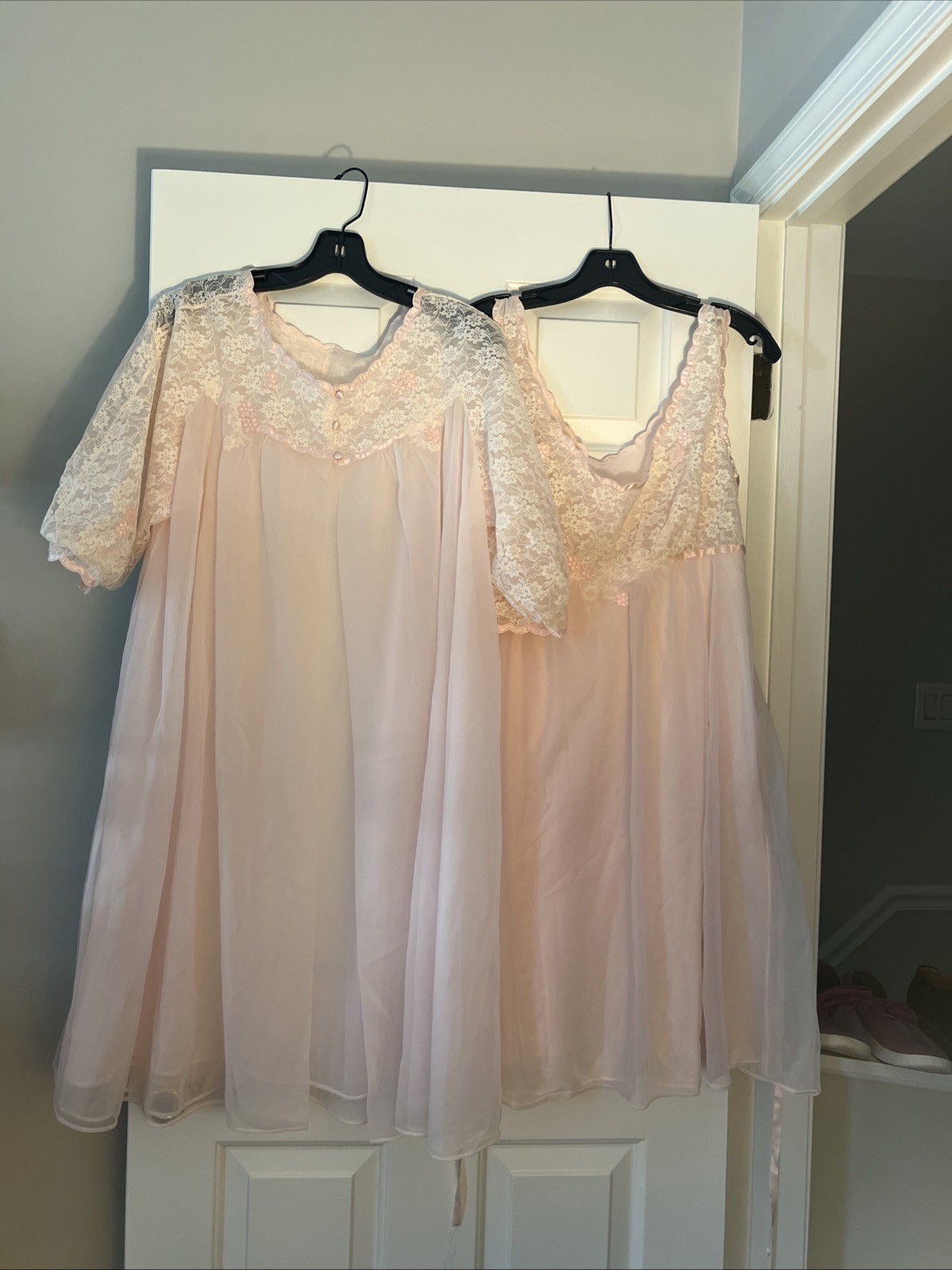 VINTAGE WARNERS PINK PEIGNOR SET size LARGE & 38