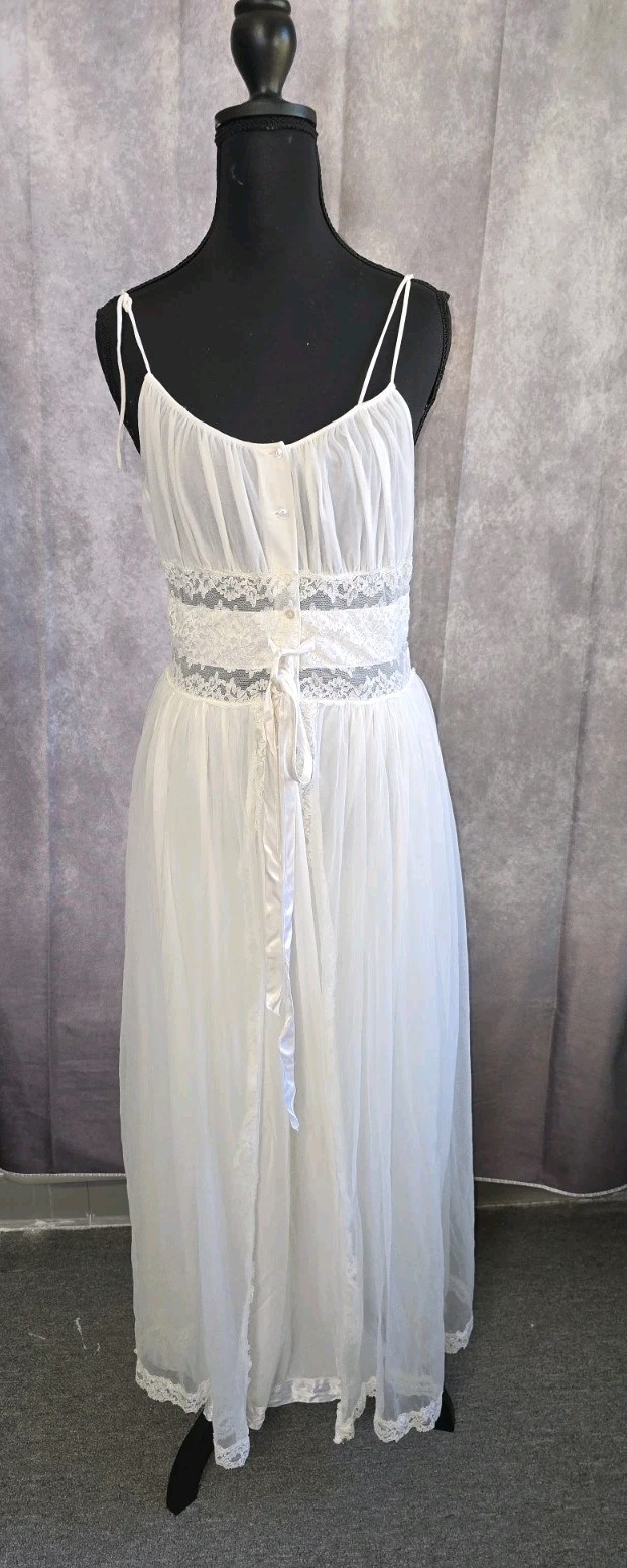 Vtg Eyeful by the Flaums White Nylon Nightgown 34 Sheer Lace Empire Waist READ!