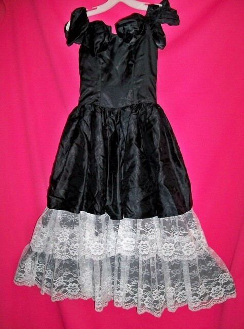 1980’S VTG. BLACK & WHITE LACE EMPIRE PRETEEN LONG DRESS-PAGEANT, PROM-26″BUST