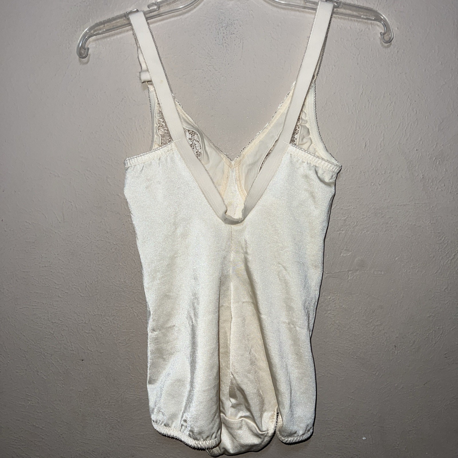 UNDERSCORE VINTAGE SATINY IVORY WIRELESS CUPS ALL IN ONE SHAPER CORSET 38B