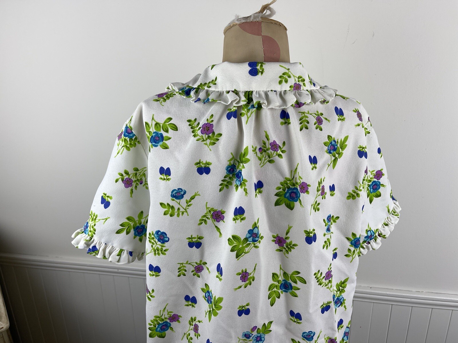 Vintage Ladies’ Off White With Blue & Purple Flowers & Strawberries Housecoat