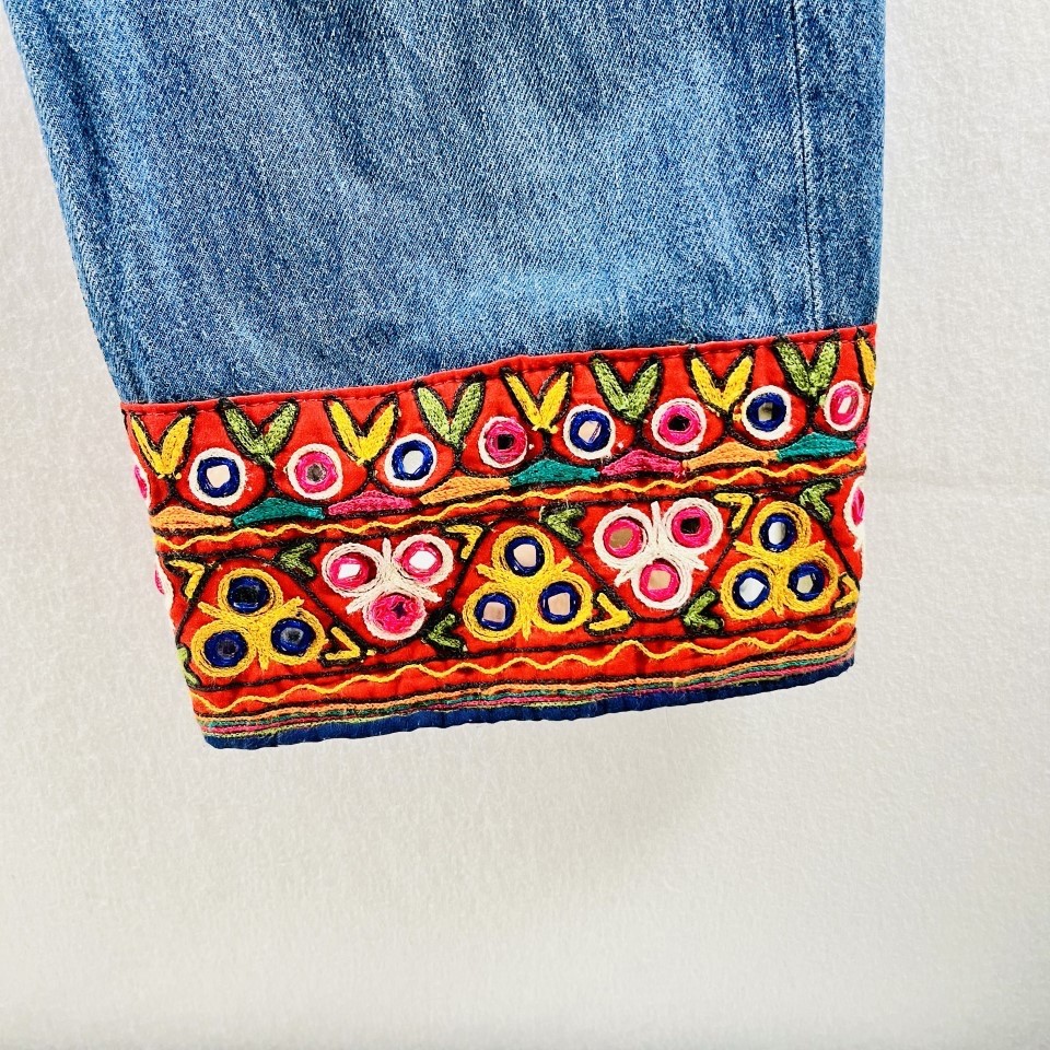 VTG 90’s BUZZ 18 BEADED LEVI’S 501 Jeans Sz 10 Tribal Boho Cropped Length UNIQUE