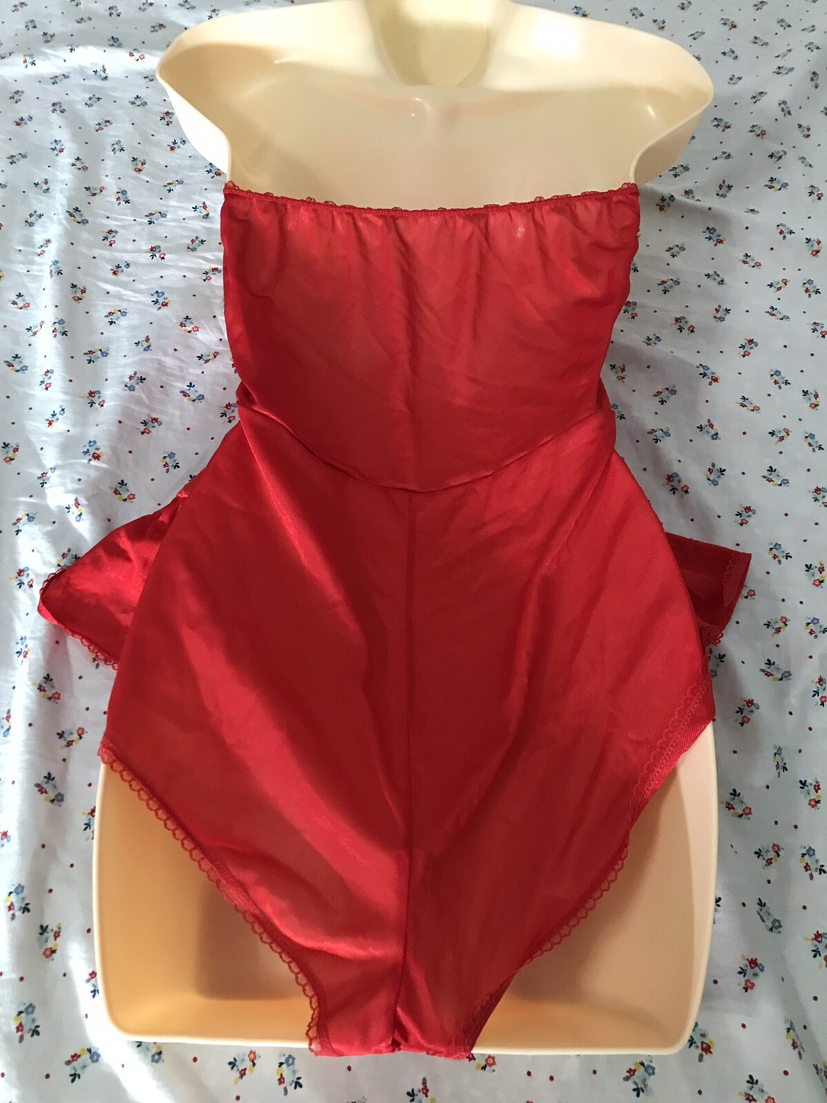 VINTAGE Spotlight Beautiful Red Panties 100% Nylon Size S