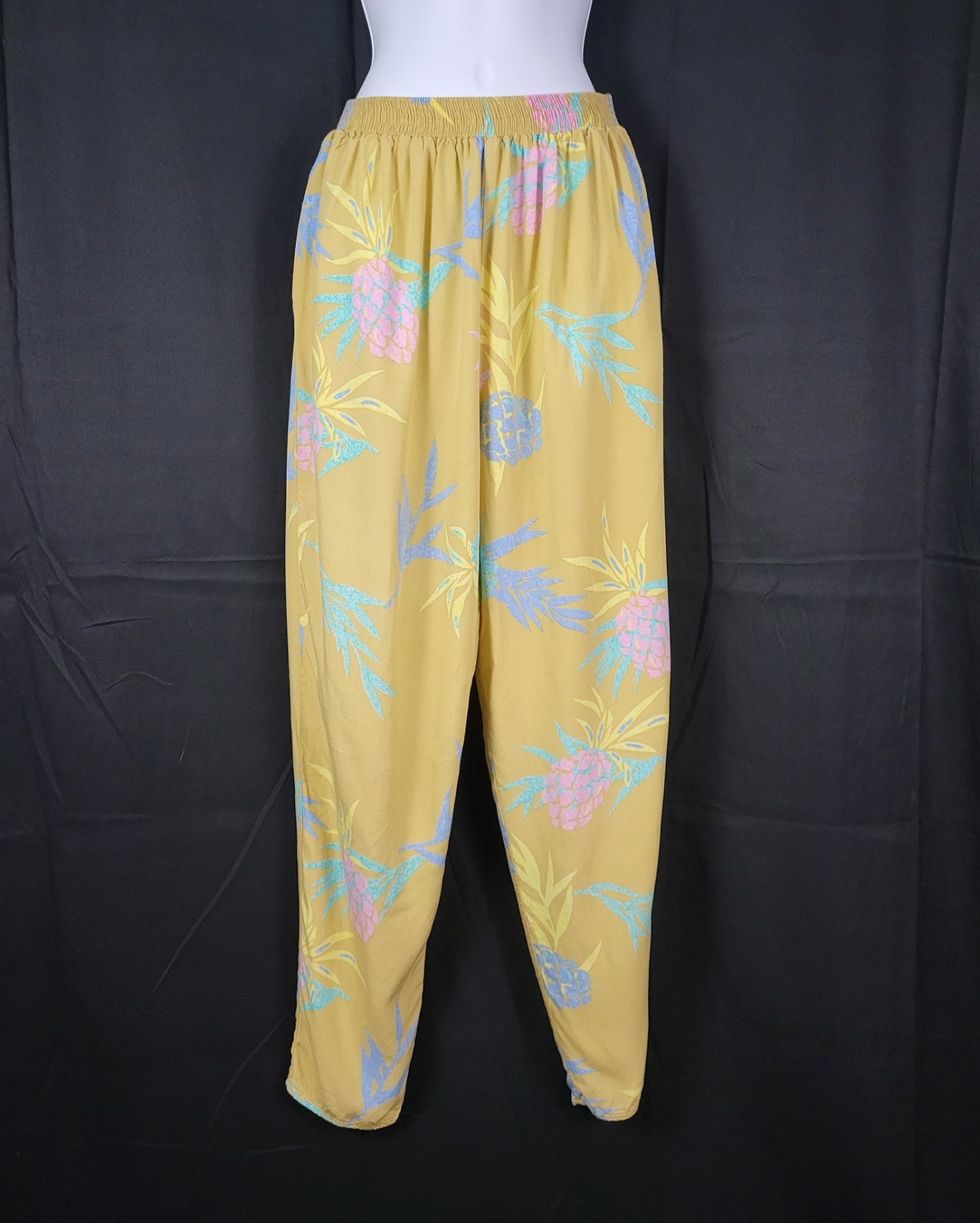 Vintage Maui Connection Tan Hawaiian Pants w Pastel Leaves Size Large