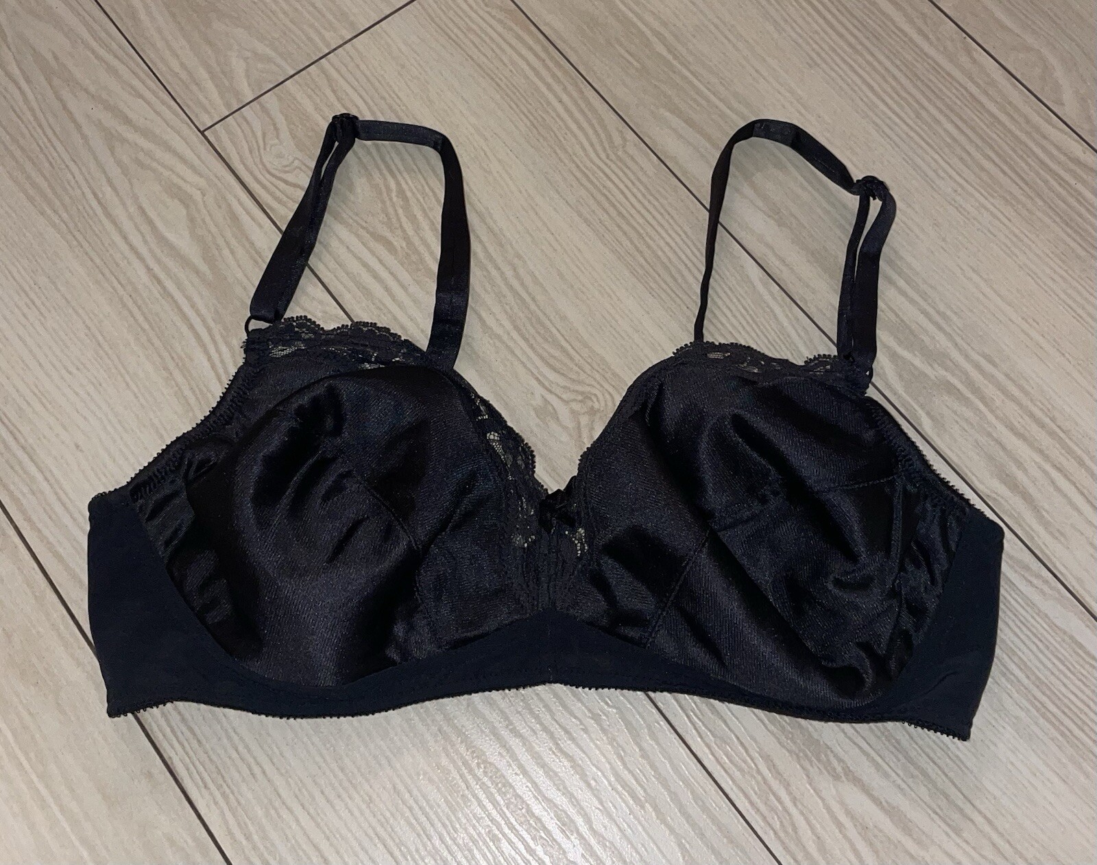 Vintage Vtg Vanity Fair 75-218 Soft Cup Bra Wire Free Womens 36C Black
