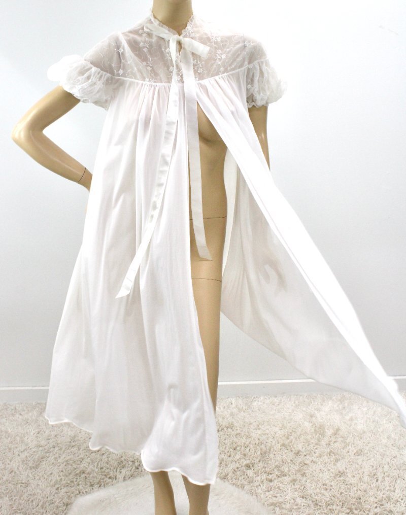 Vintage Vanity Fair Peignoir House Coat Robe Super Soft Nylon sz 32 S