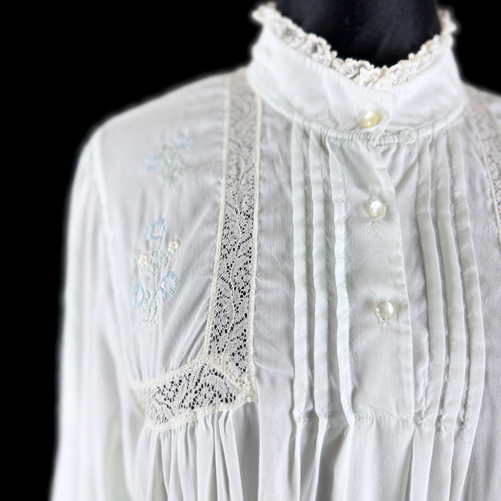 Vintage Barbizon Long Granny Gown L Mint Green Lace Embroidery Tucks