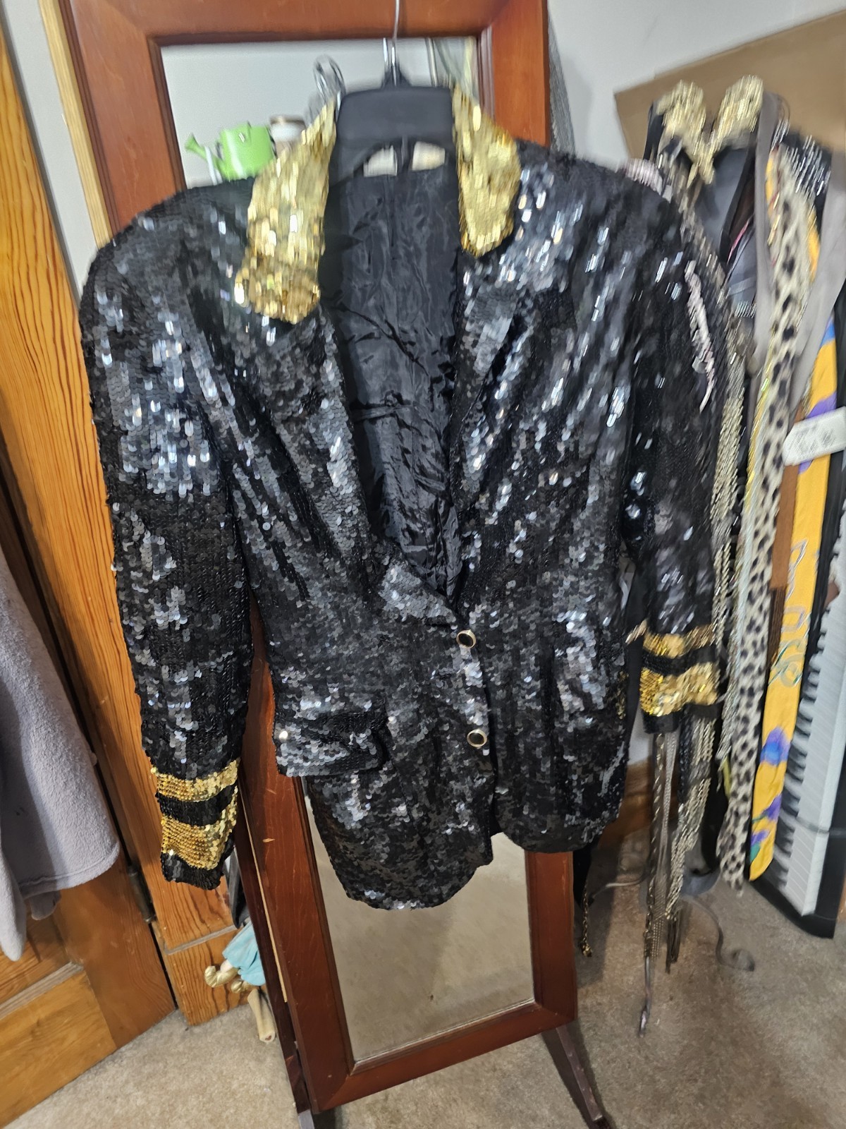 Modi Vintage Sequin Jacket Blazer 100% Silk Black And Gold