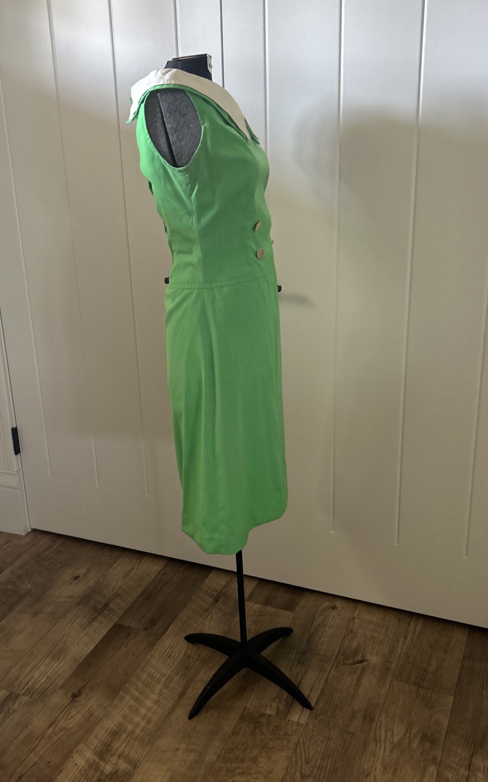 Vintage 1960’s Bobbie Brooks Mod Green Sleeveless Shift Dress Gold Buttons