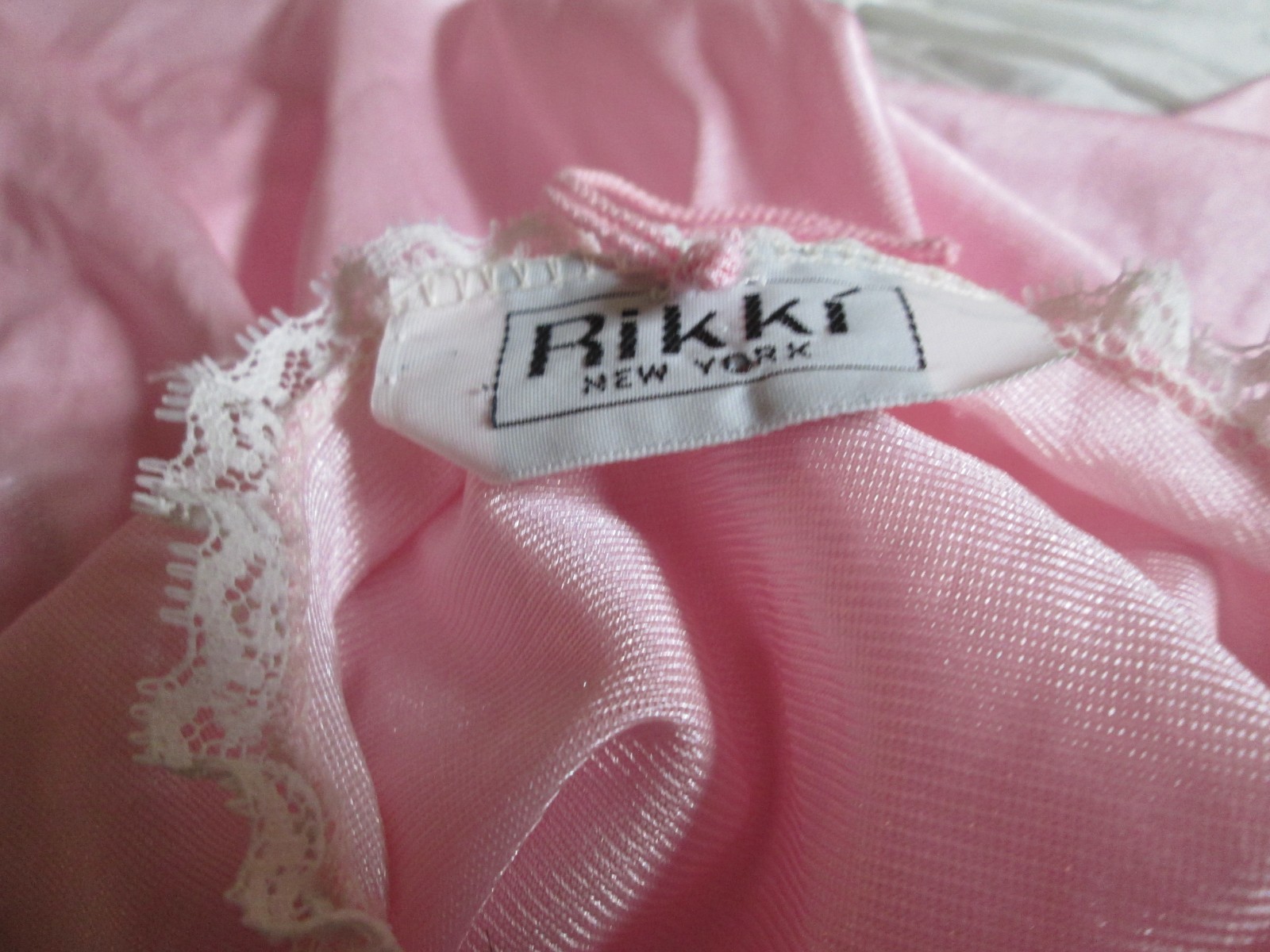 VTg RIKKI New York Modest Pink lace pinafore ruffled hem button front glam lg