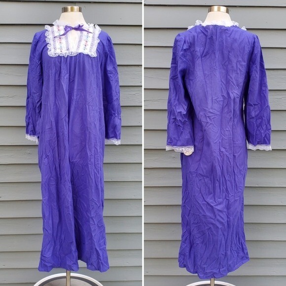 Vintage 70s Boho Spotlight NWT Soft Purple and Lace Floral Slip Nightgown Md