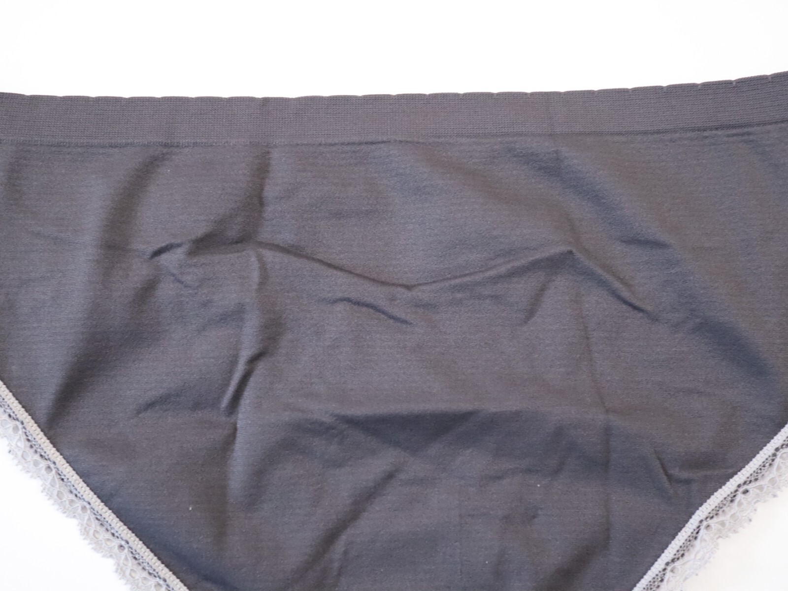 VTG 2011 Victoria’s Secret Seamless Ruffle Bikini Brief Panty Size LARGE