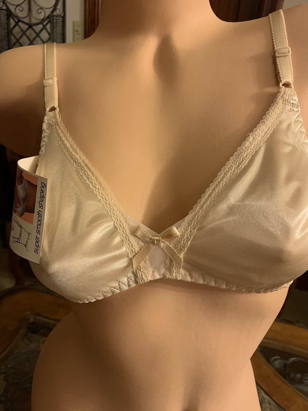 Vintage Bra Smooth Beige Lined Seamless Nude Polyester Adjustable 1970s NEW 34B