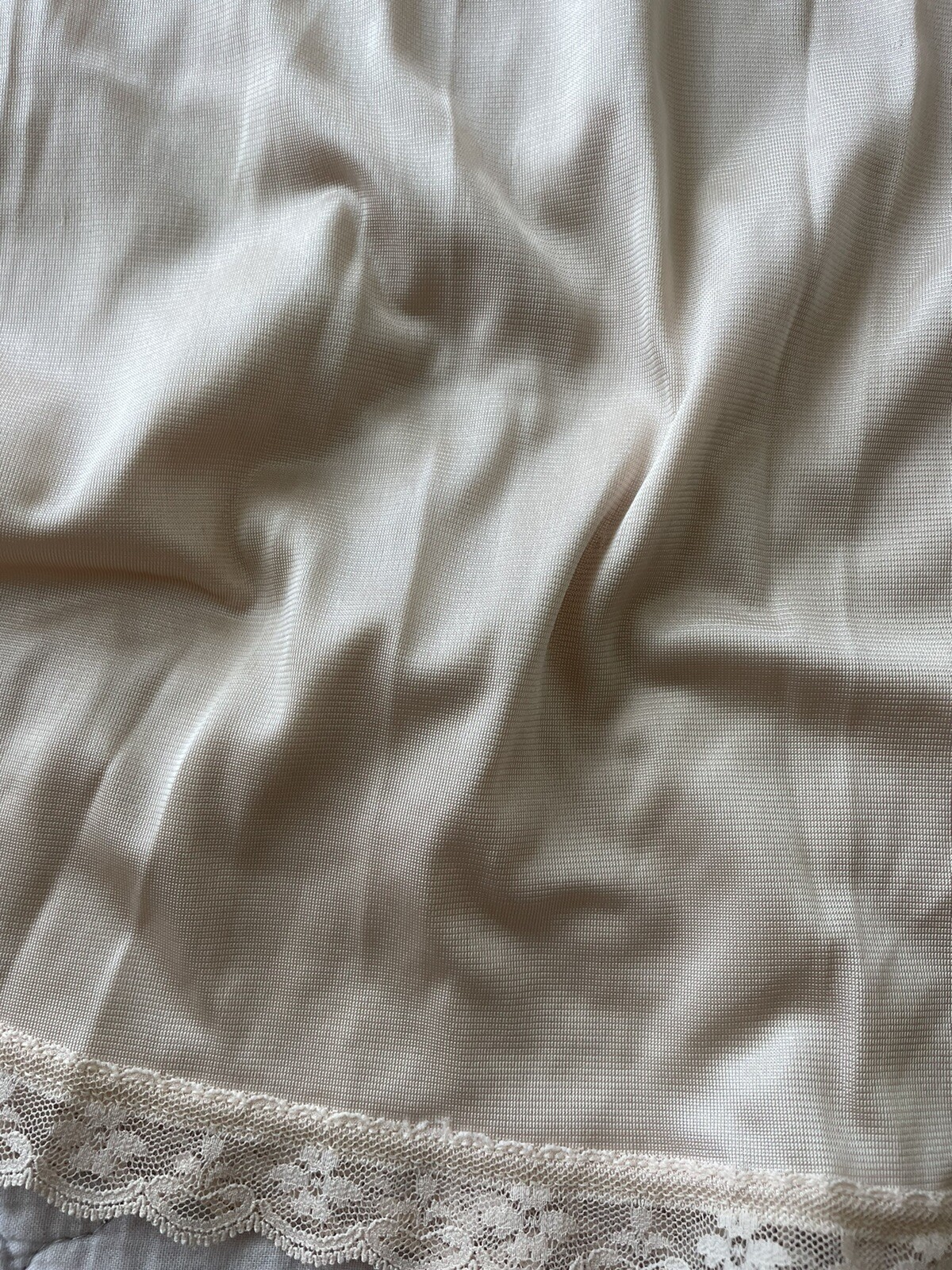 Vintage Warners 53300 LATTE Half Slip Antron Nylon Satin Perfect Measure Size L