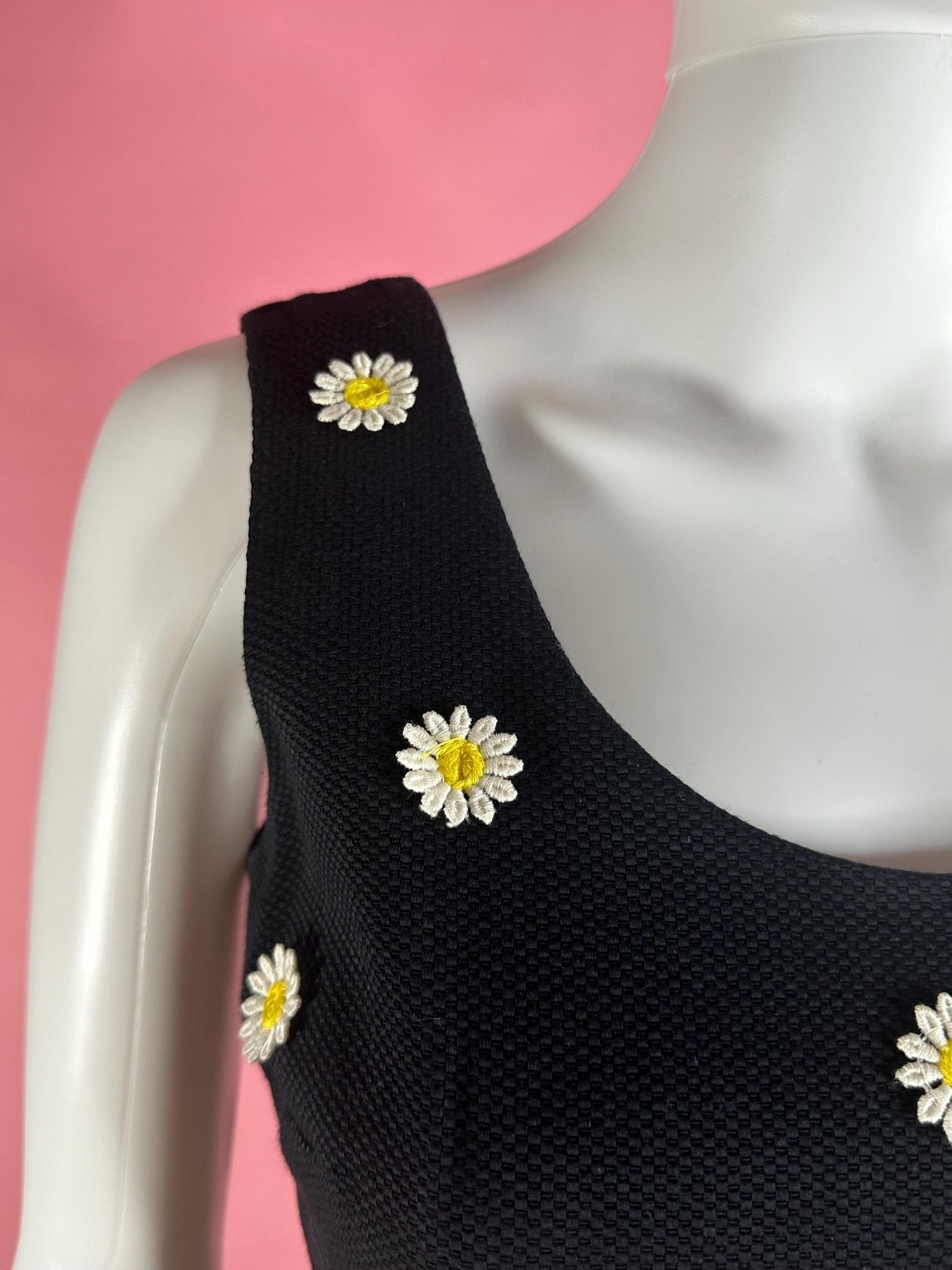 1990s-Y2K LAUNDRY by SHELLI SEGAL Waffle Knit Floral Daisy Appliqué Dress. XS-S