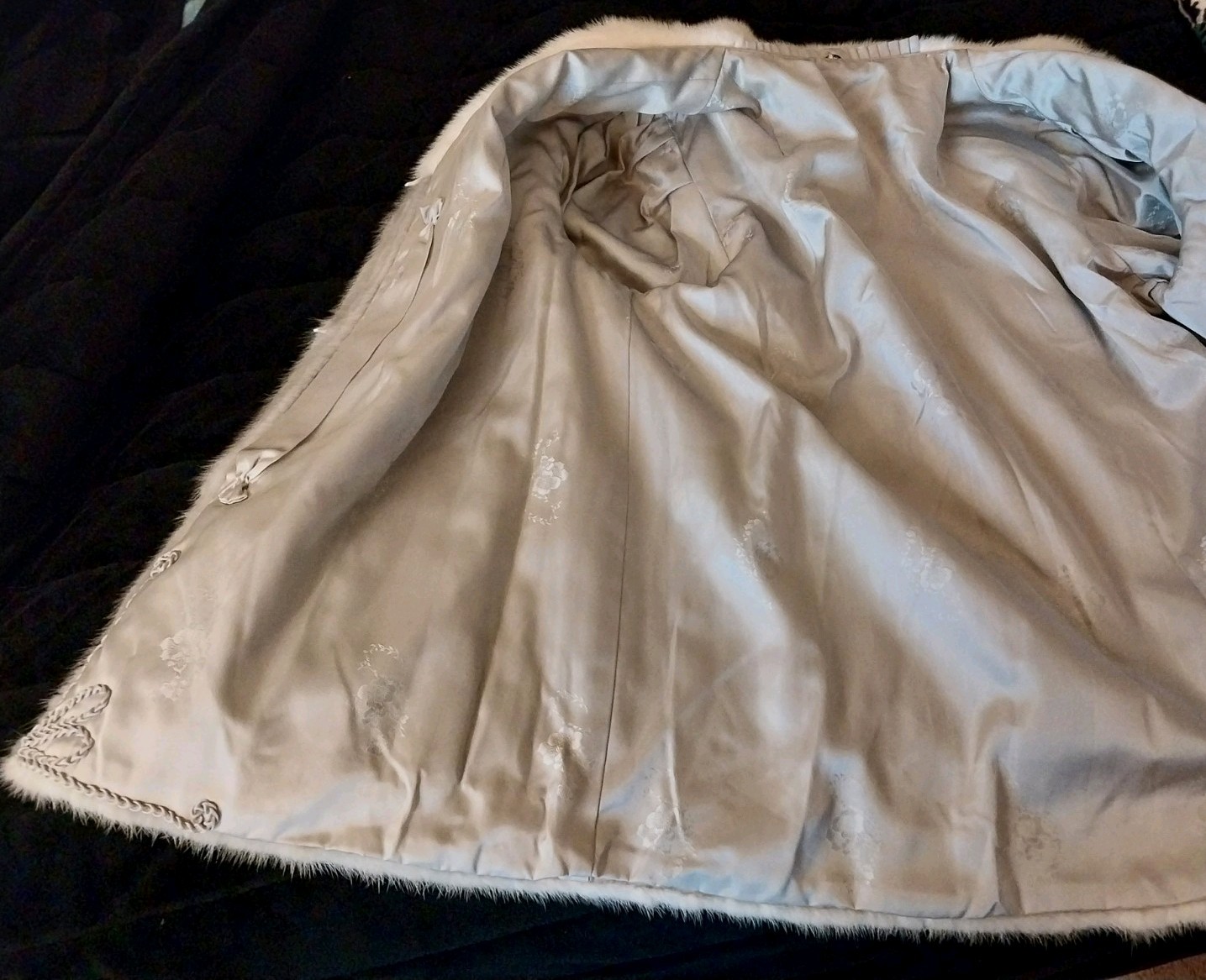 VINTAGE MCM 50’S SWING STYLE MOB WIFE OLD MONEY GREY AND CREAM MINK COAT
