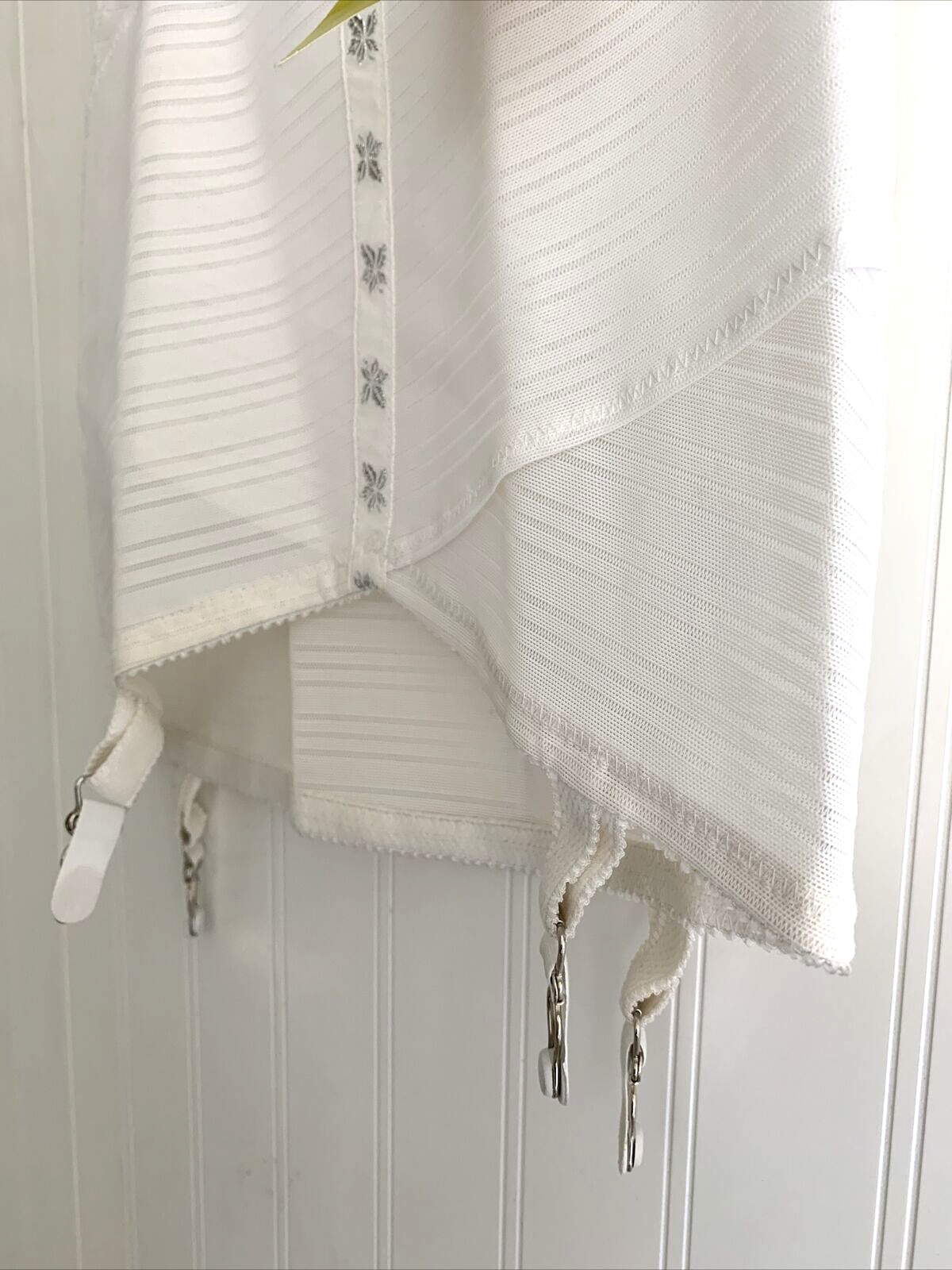 Vintage 1950’s 60’s TEMPTATIONS NOS White OPEN BOTTOM Shaper GIRDLE Garter Sz S