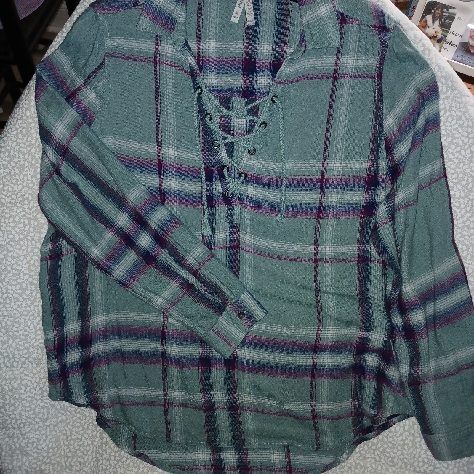 Mudd VTG Flannel Sz. XL Womens Tie Up V Neck Green Plum Plaid Soft Hippie Shirt