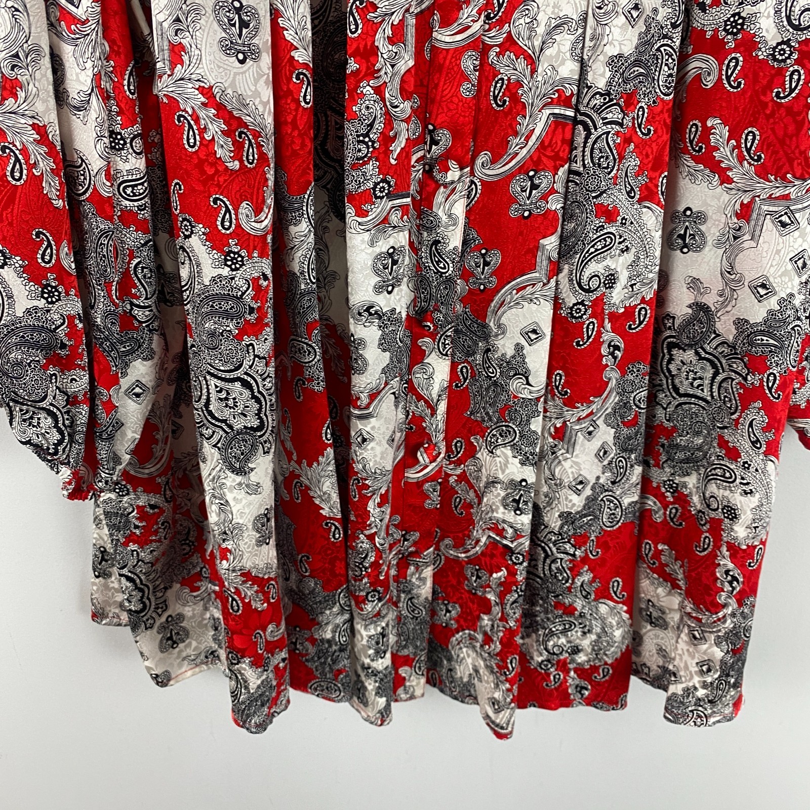 Diane Freis Silk Vintage Blouse Size L/XL Red White Black Paisley Button Up