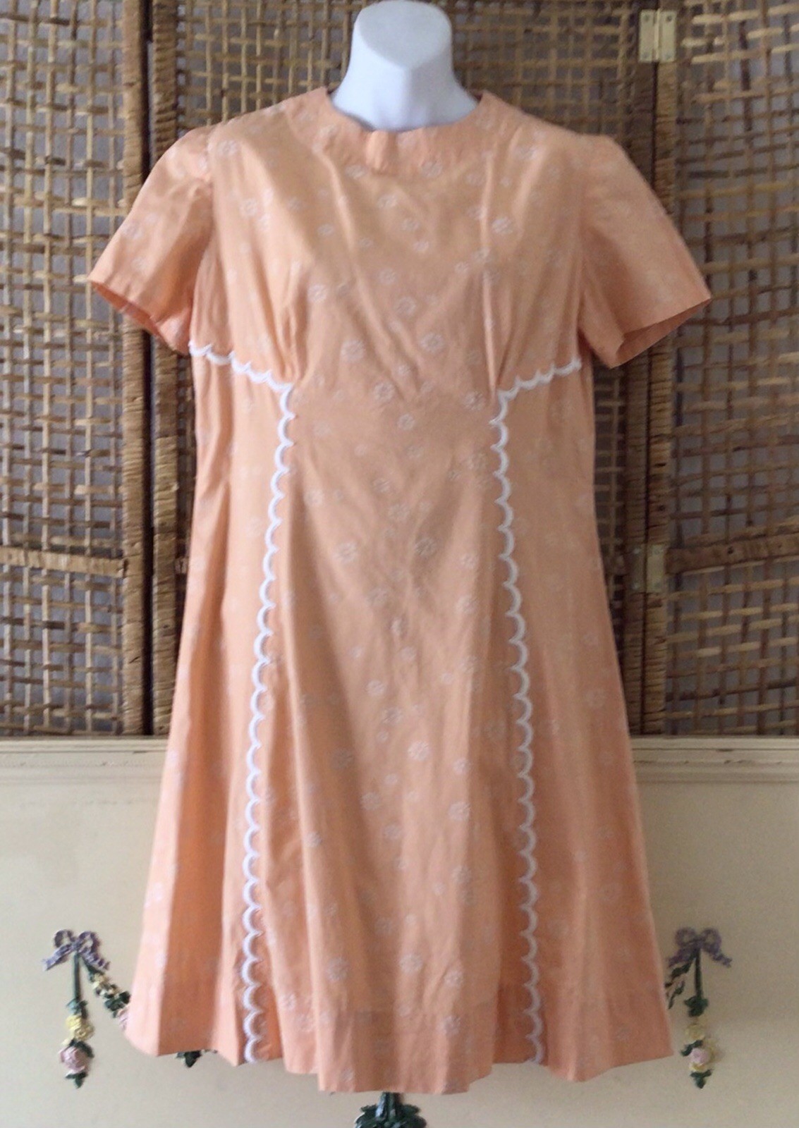 Vtg 70’s Peach Daisy Flocked Cotton Fabric Shift Dress Scalloped Detail Sz 8