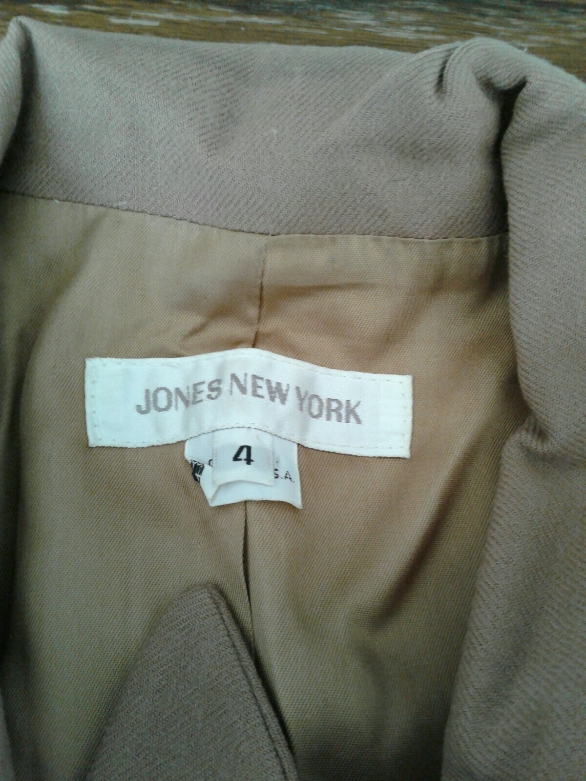Vintage Jones New York Tan 2 Piece Skirt Suit Size 4 (cb14)