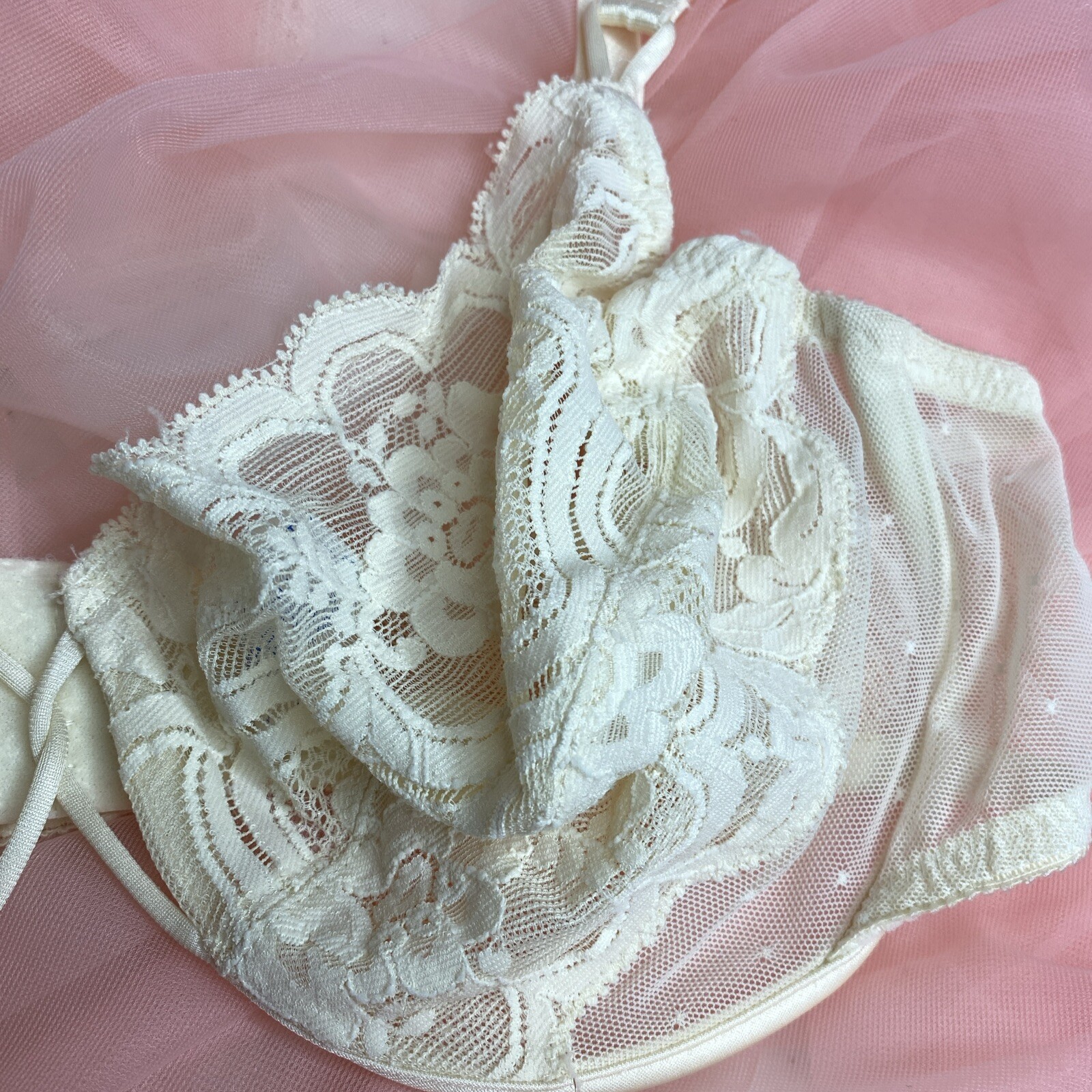 Vintage Vanity Fair Nylon Lace Unlined Bra Size 34D Ivory Underwired Fem 75-075