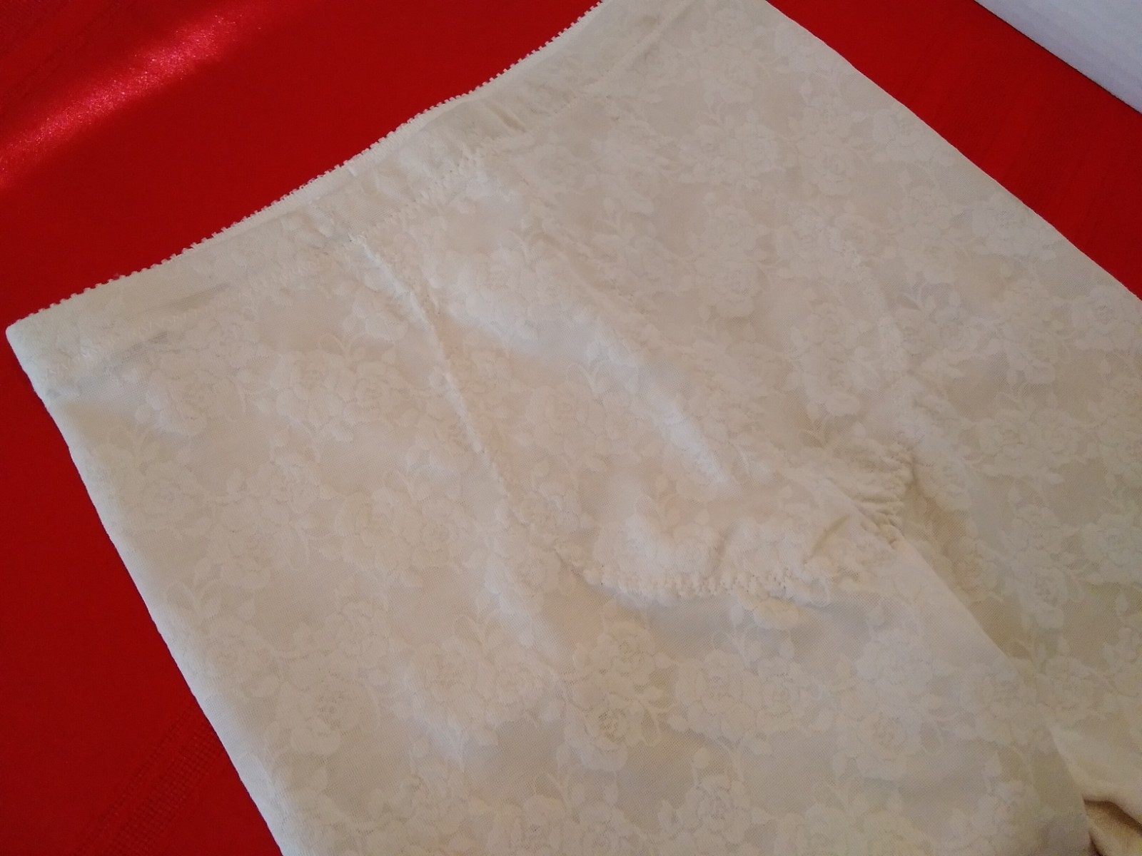 Vintage Crownette Capri Pant Shaper Girdle SZ 32 Light Beige Lace Design Trim