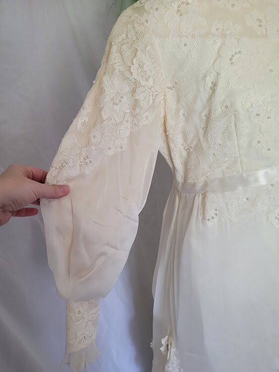 VINTAGE ALFRED ANGELO EDYTHE VINCENT ’70S BOHO PRAIRIE LACE WEDDING DRESS & VEIL