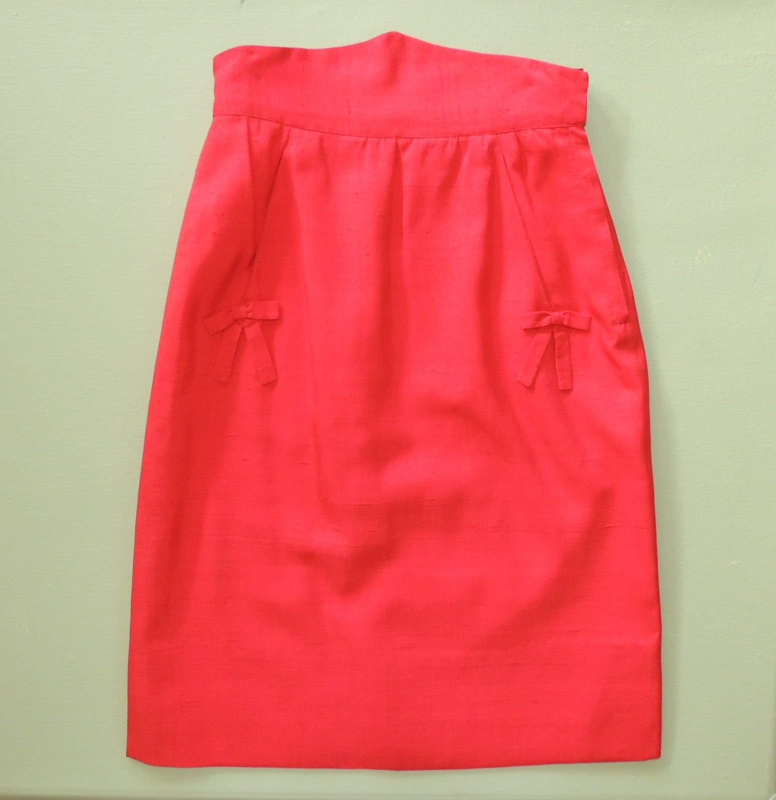 S Petite 50s Iconic Red Women’s Skirt Suit Pure Silk Dupioni Loomed n Italy Bows