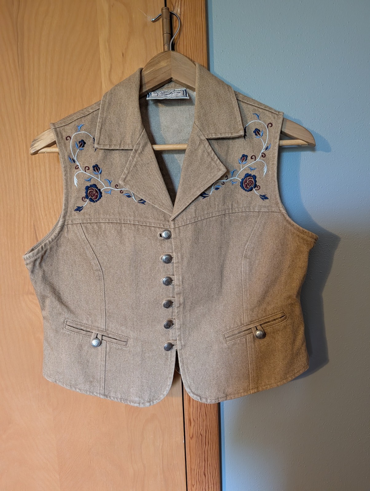 Wrangler Western Wear VTG 90s Women’s Size M Floral Embroidered Beige Vest